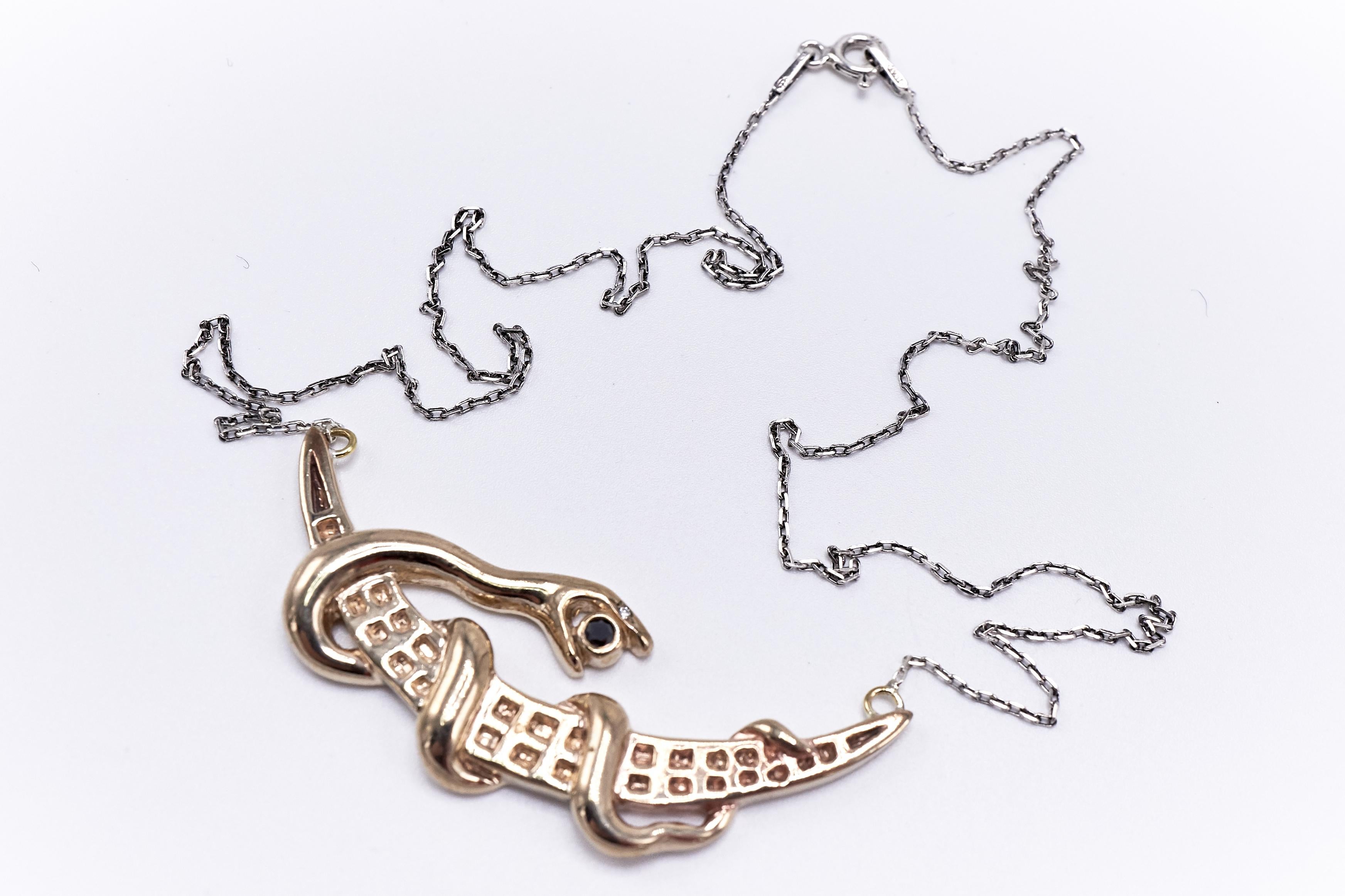 Contemporain Chaîne collier en argent de style victorien en forme de lune de serpent avec diamants blancs et diamants noirs en vente