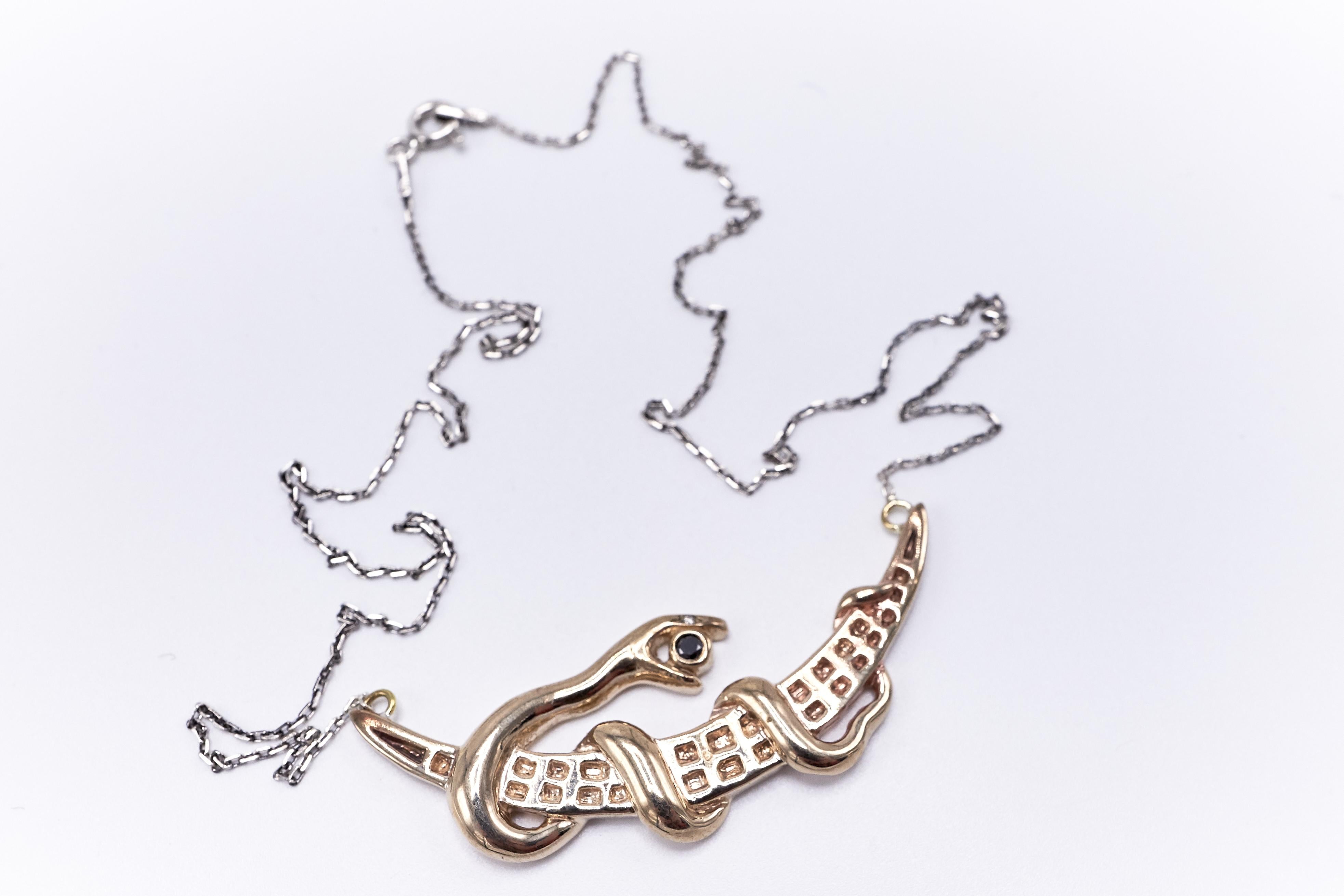 Taille ronde Chaîne collier en argent de style victorien en forme de lune de serpent avec diamants blancs et diamants noirs en vente