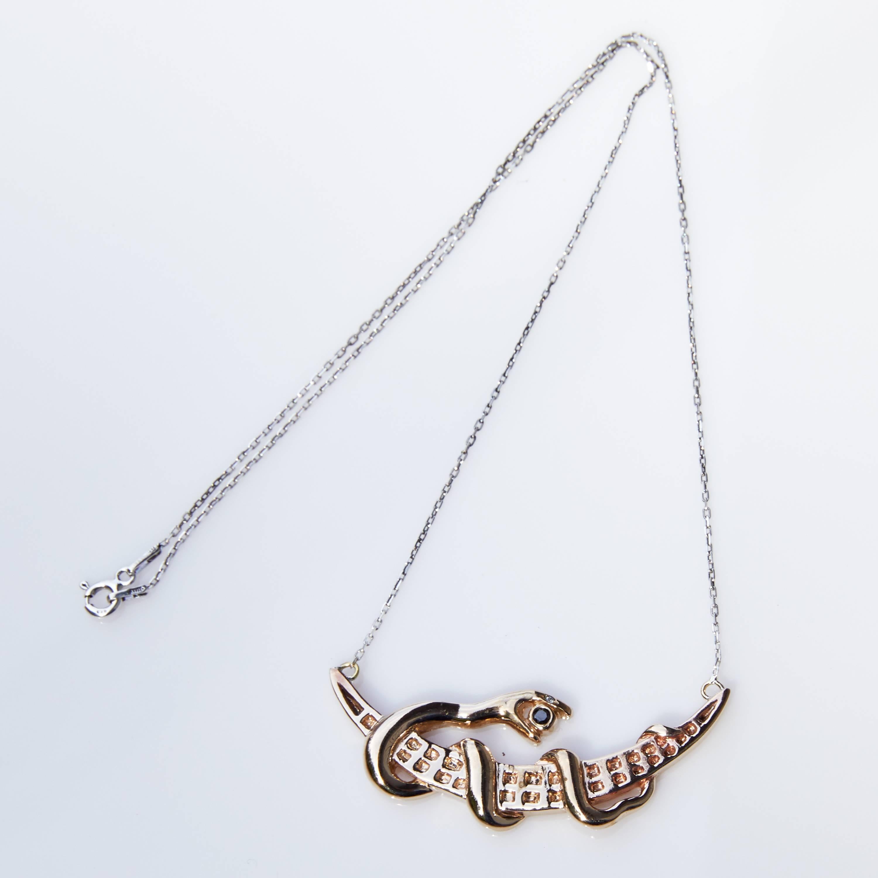 Chaîne collier en argent de style victorien en forme de lune de serpent avec diamants blancs et diamants noirs en vente 1