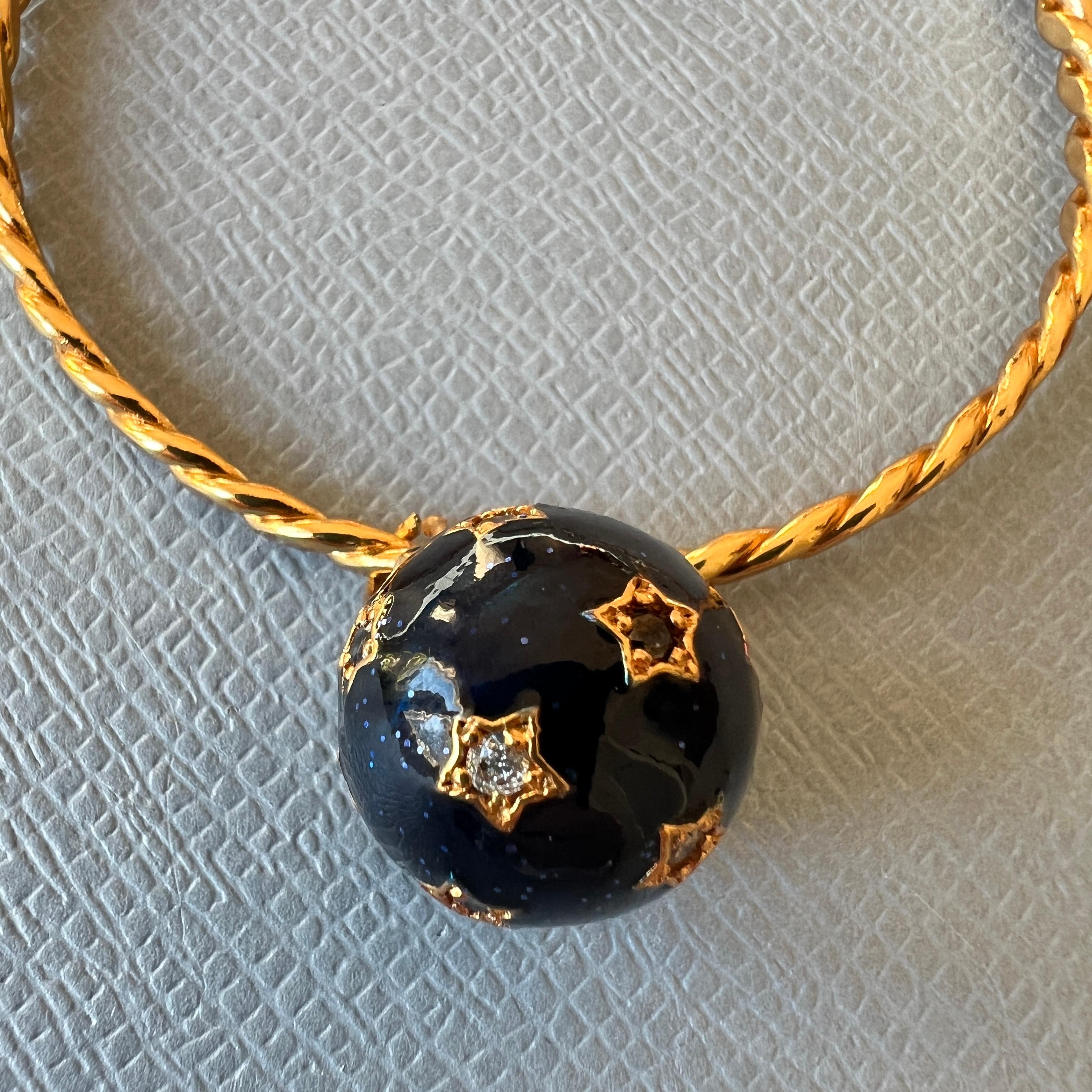 Weißer Diamant Schwarzer Diamant Stern-Armband Armreif Emaille Gold im Zustand „Neu“ in Los Angeles, CA