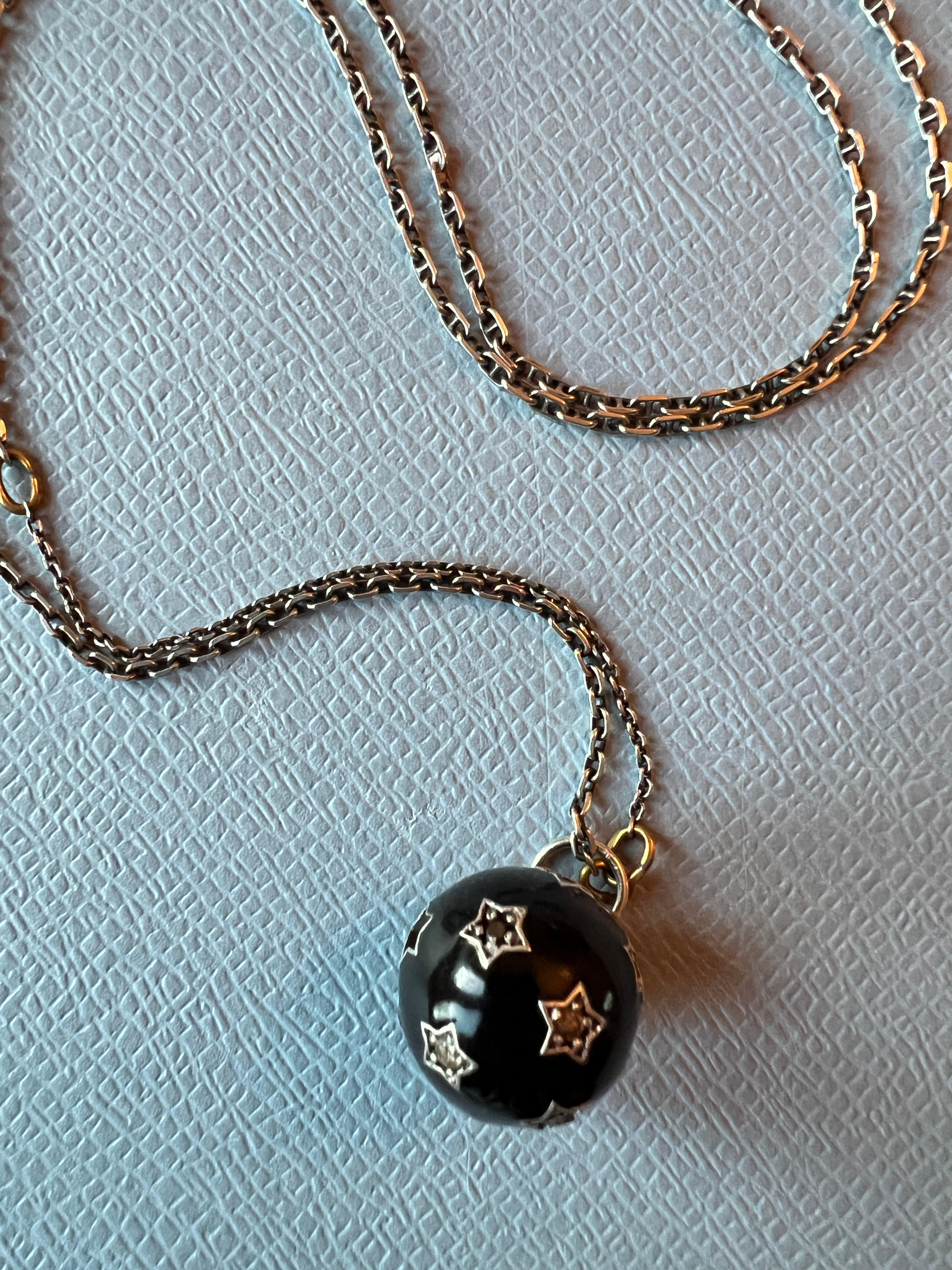 White Diamond Black Diamond Star Pendant Necklace Black Enamel Ball in vendita 4