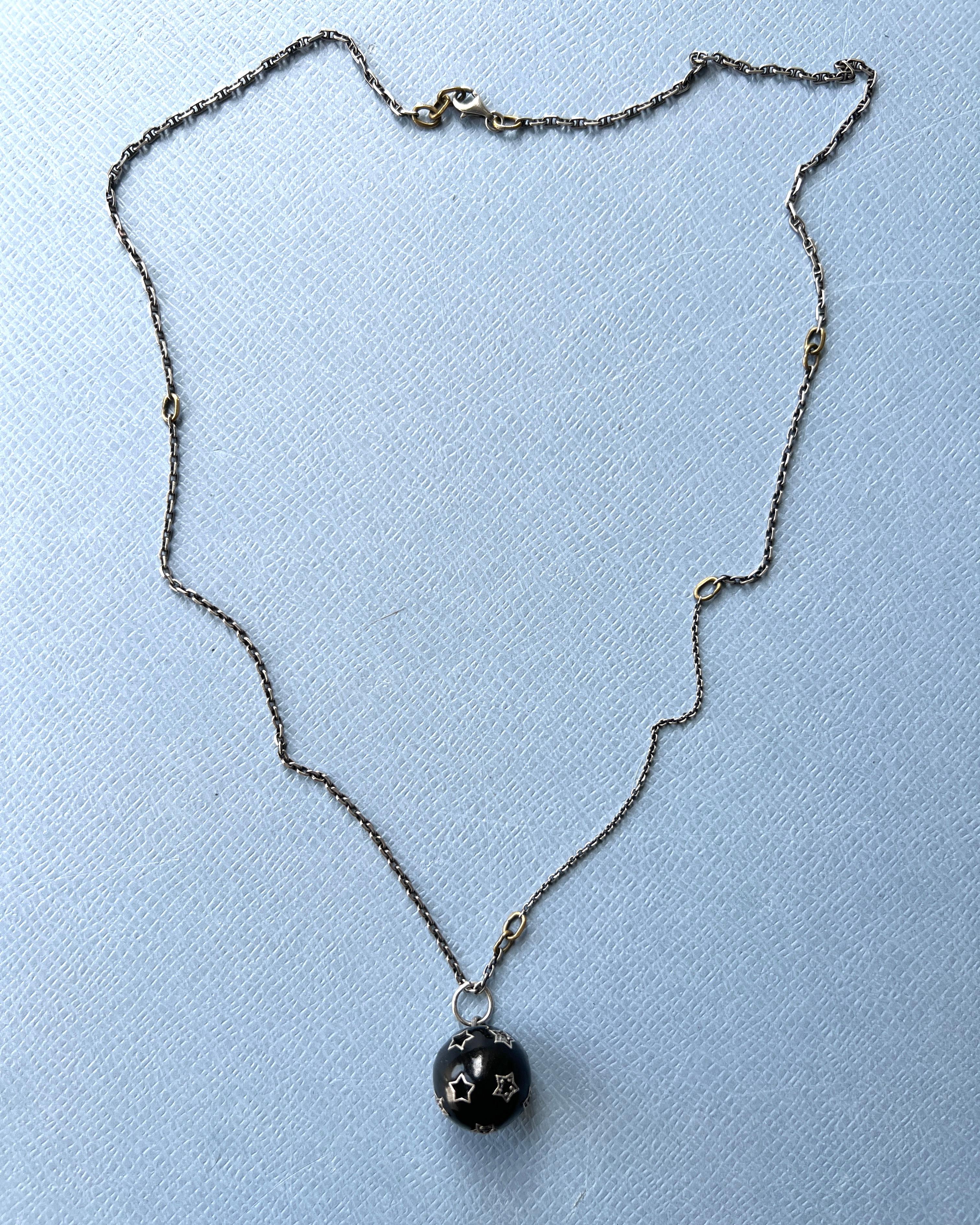 White Diamond Black Diamond Star Pendant Necklace Black Enamel Ball in vendita 5