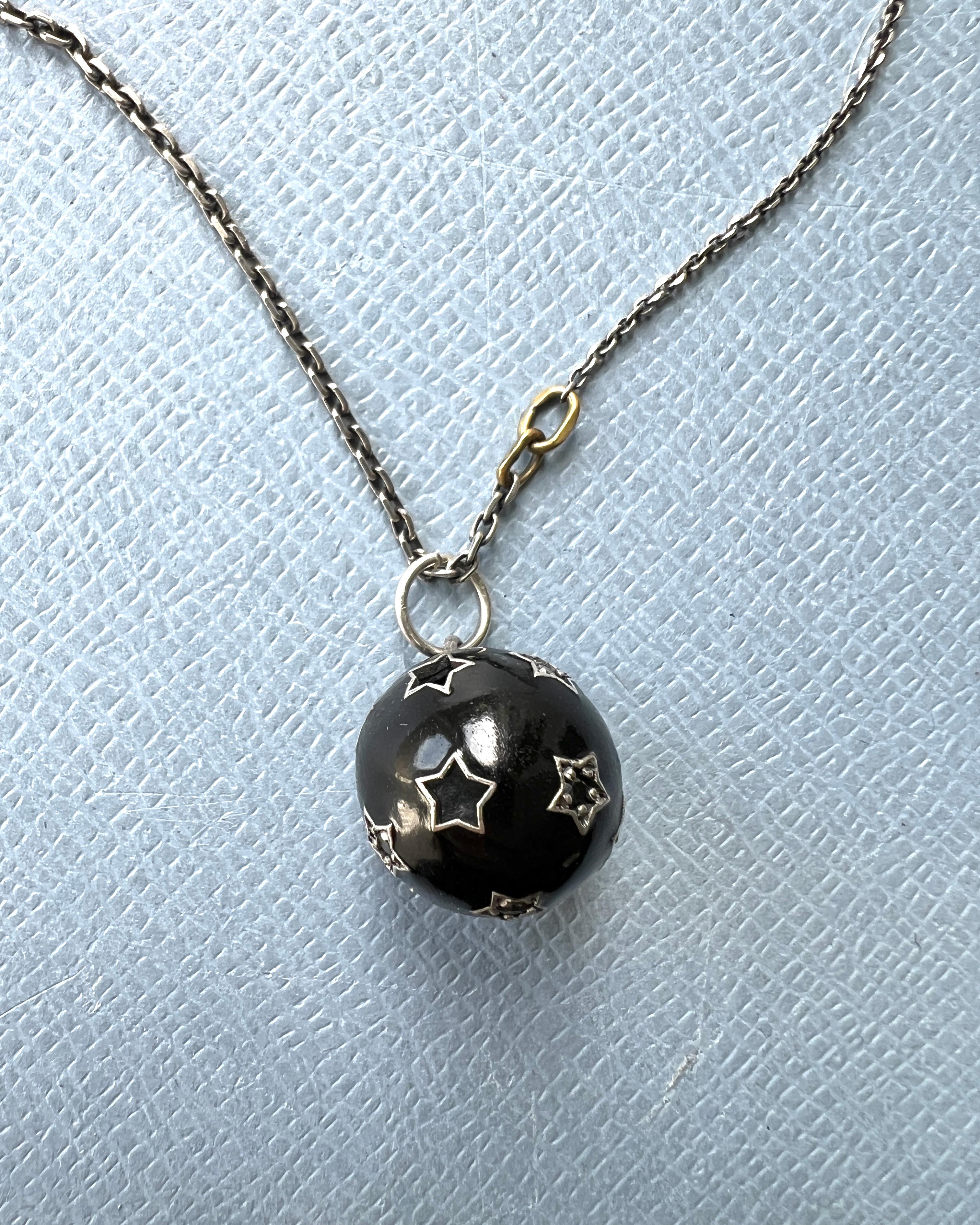 White Diamond Black Diamond Star Pendant Necklace Black Enamel Ball in vendita 7
