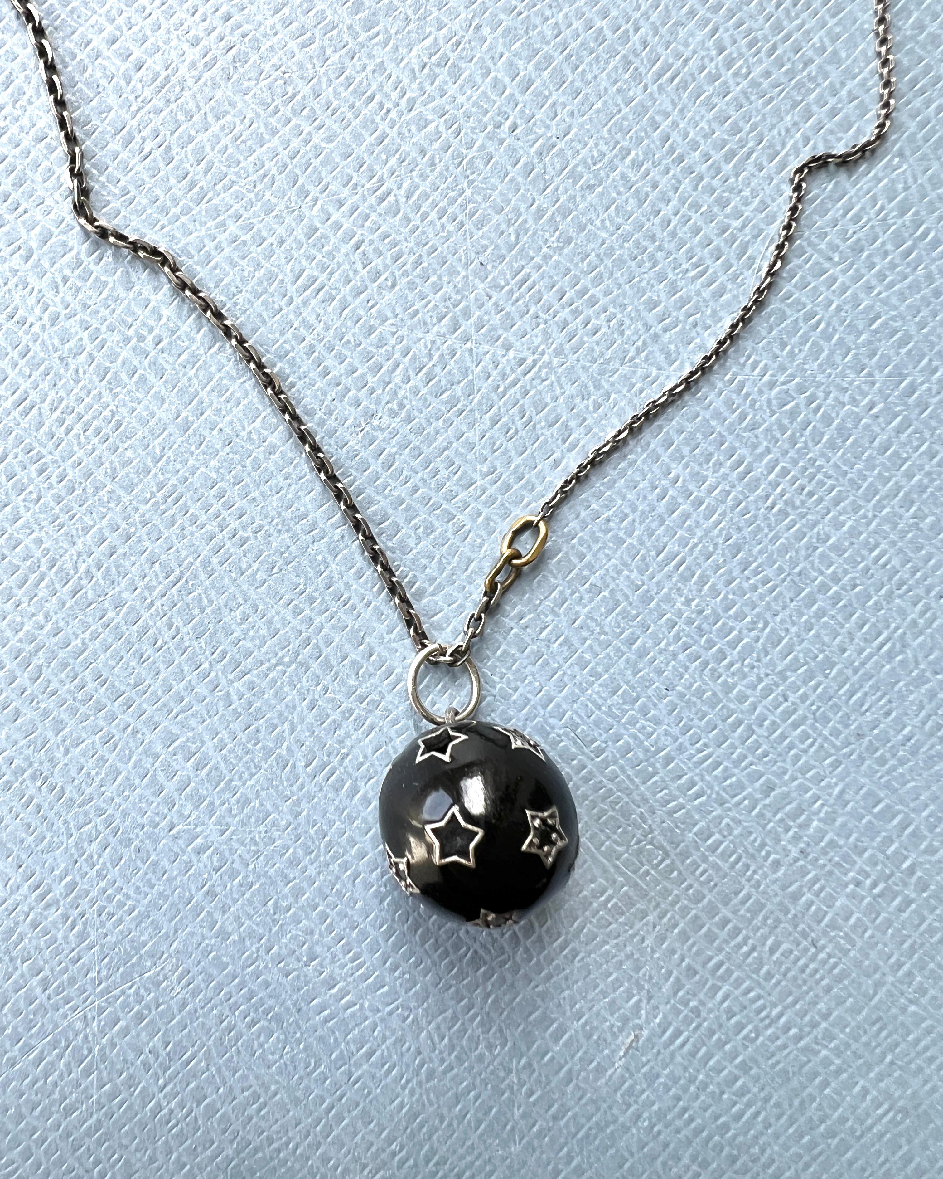 White Diamond Black Diamond Star Pendant Necklace Black Enamel Ball in vendita 8
