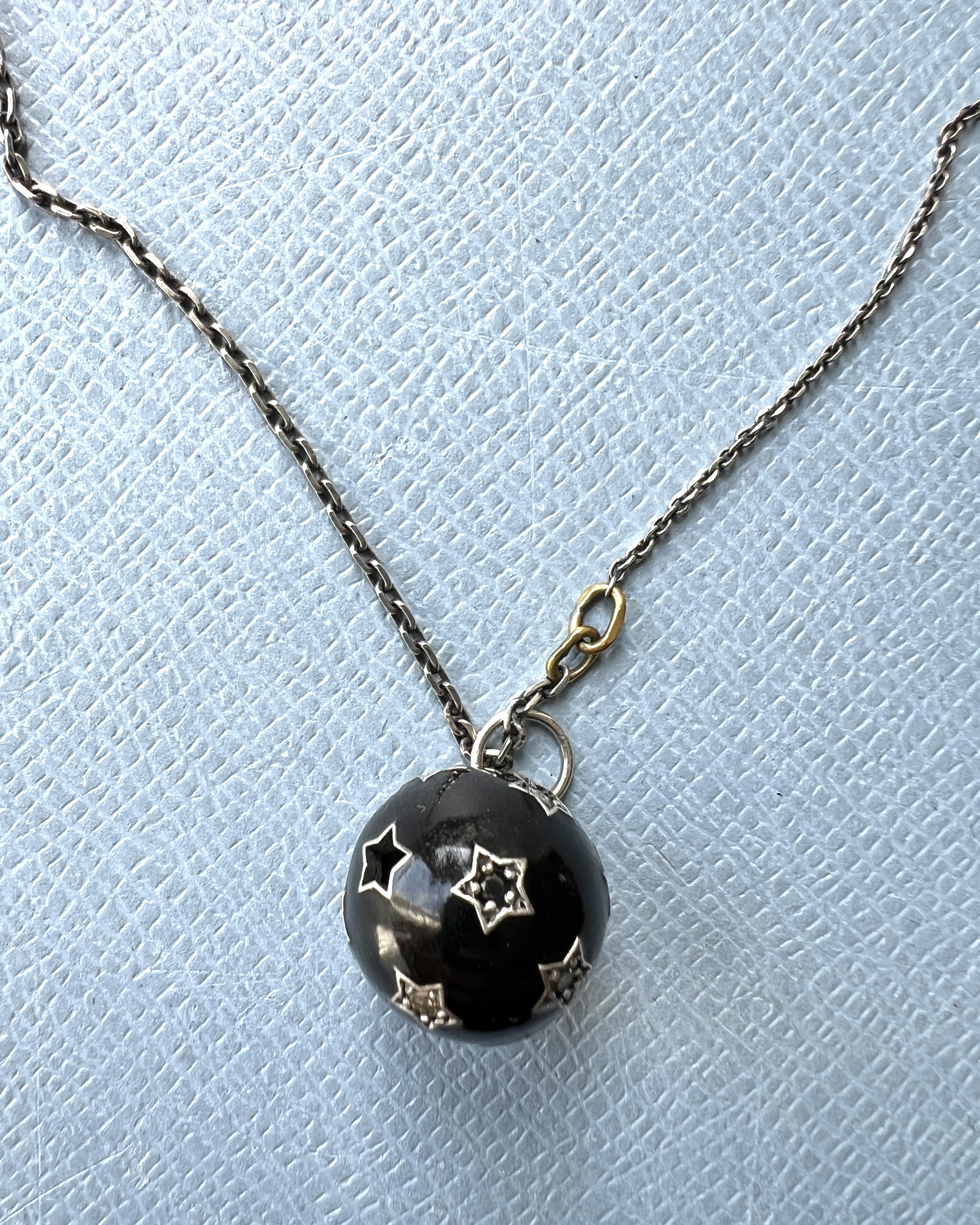 White Diamond Black Diamond Star Pendant Necklace Black Enamel Ball in vendita 9