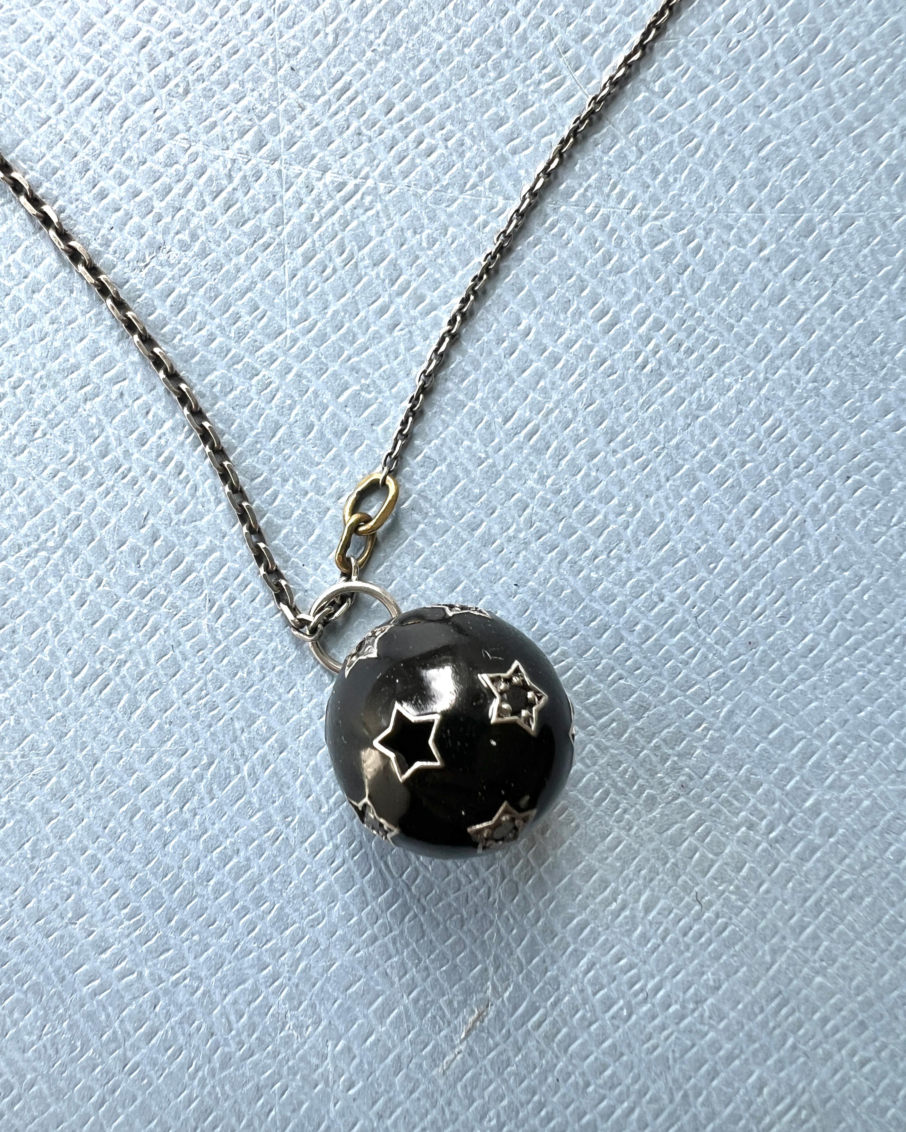 White Diamond Black Diamond Star Pendant Necklace Black Enamel Ball in vendita 14