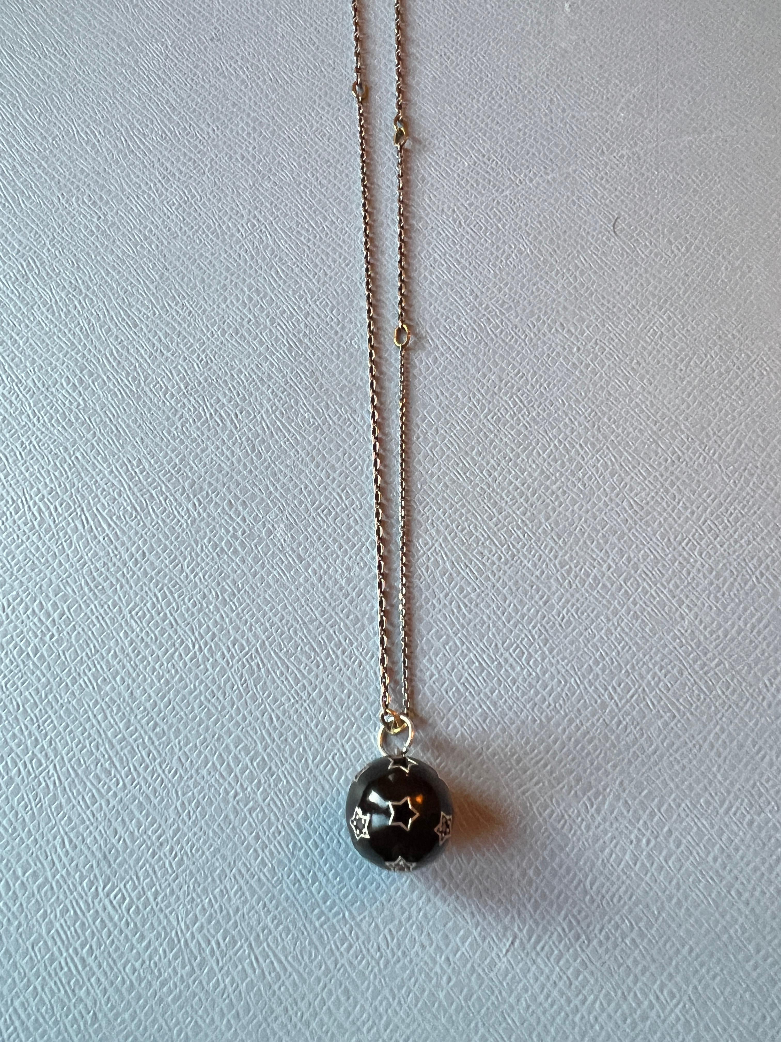 White Diamond Black Diamond Star Pendant Necklace Black Enamel Ball In condizioni Nuovo in vendita a Los Angeles, CA
