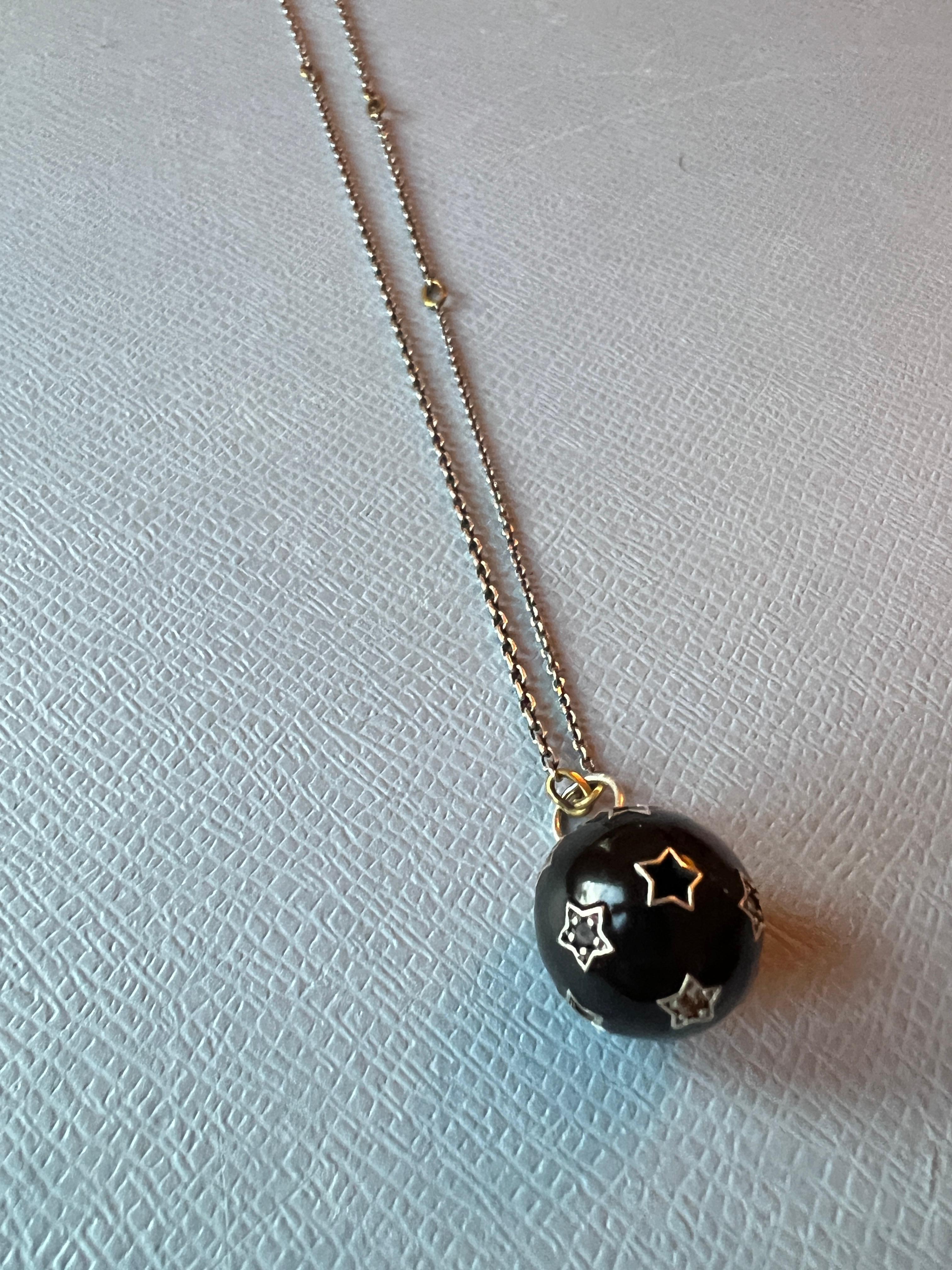 Donna White Diamond Black Diamond Star Pendant Necklace Black Enamel Ball in vendita