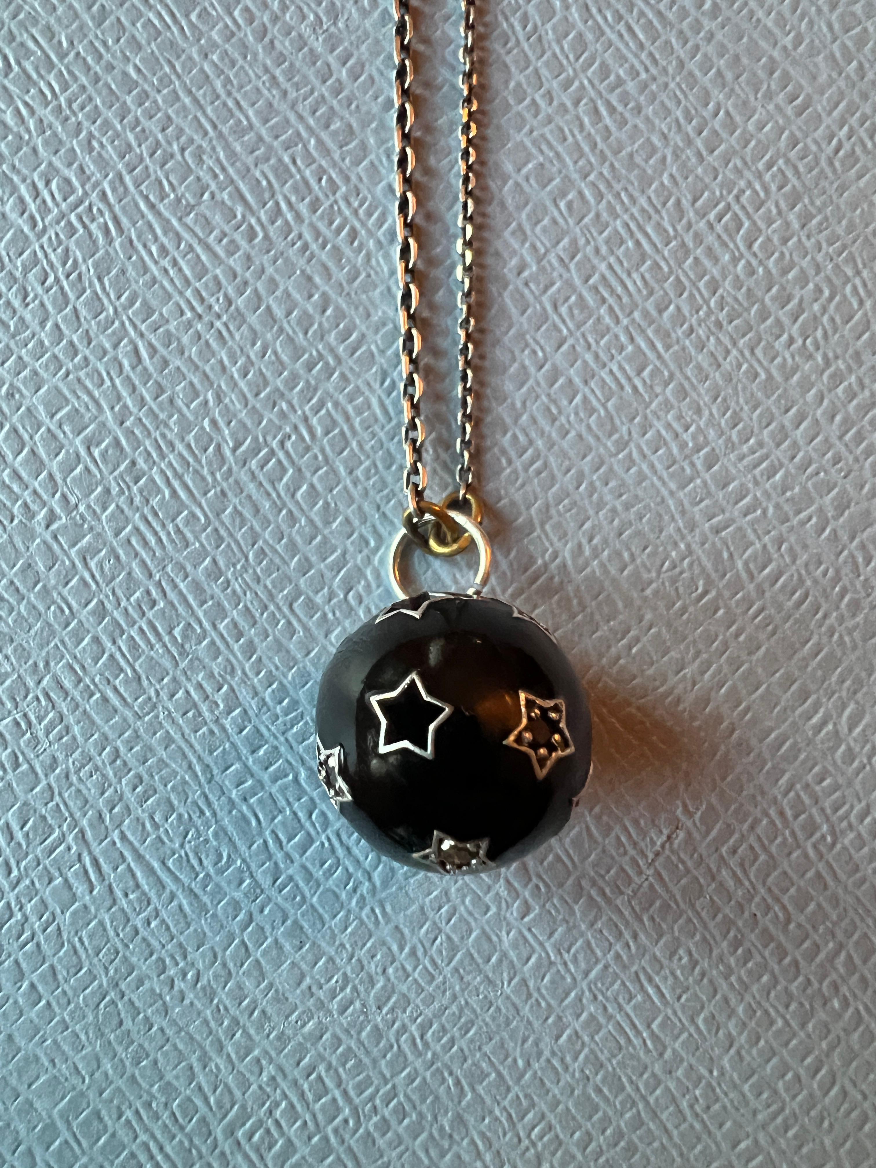 White Diamond Black Diamond Star Pendant Necklace Black Enamel Ball in vendita 1