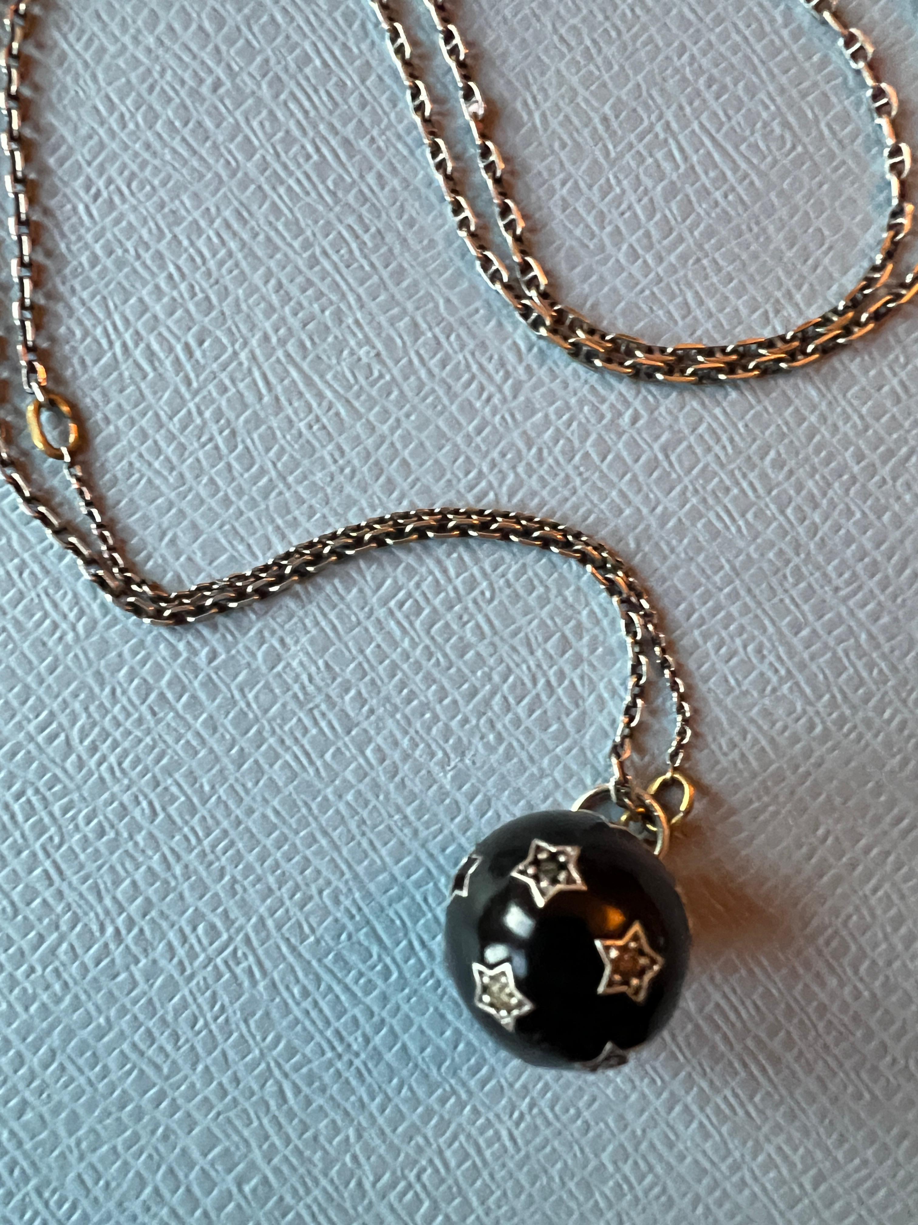 White Diamond Black Diamond Star Pendant Necklace Black Enamel Ball in vendita 3