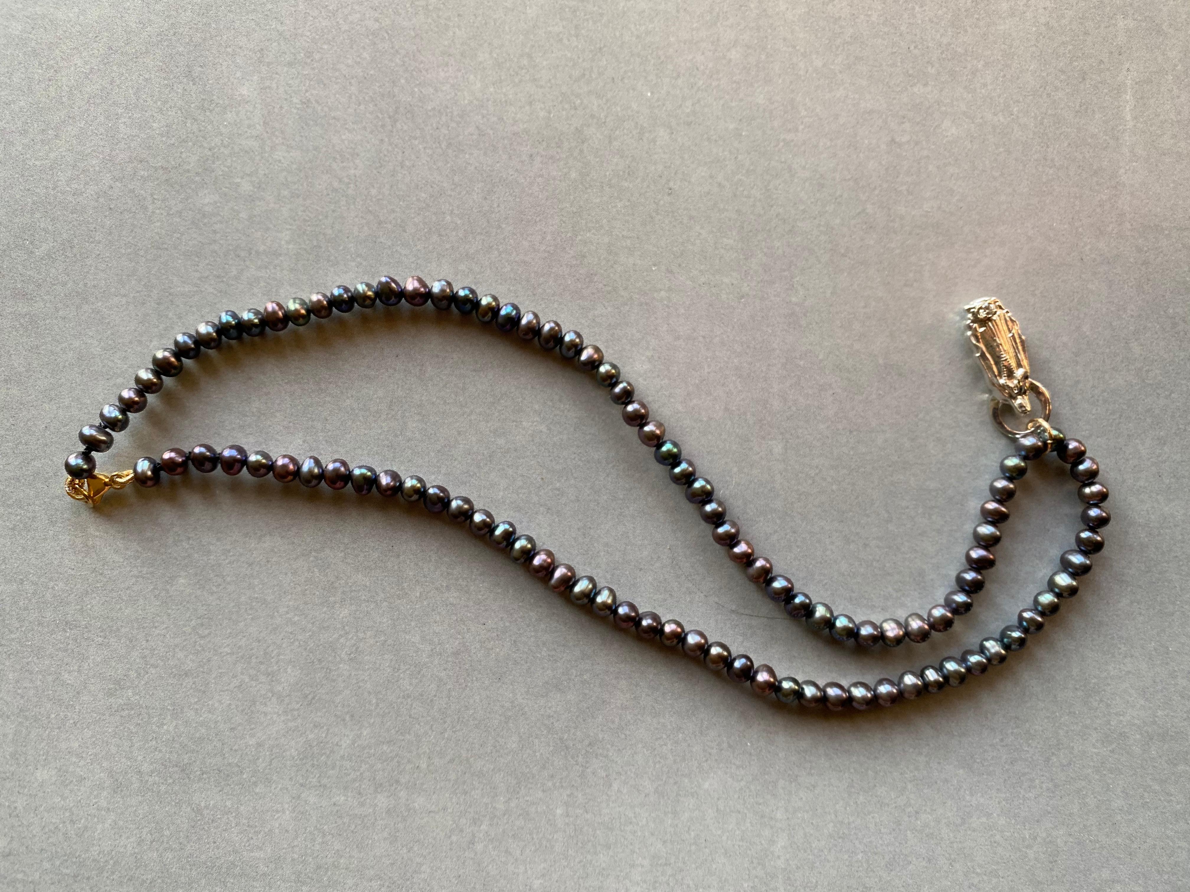 White Diamond Black Pearl Choker Necklace Virgin Mary Figurine Pendant In New Condition For Sale In Los Angeles, CA
