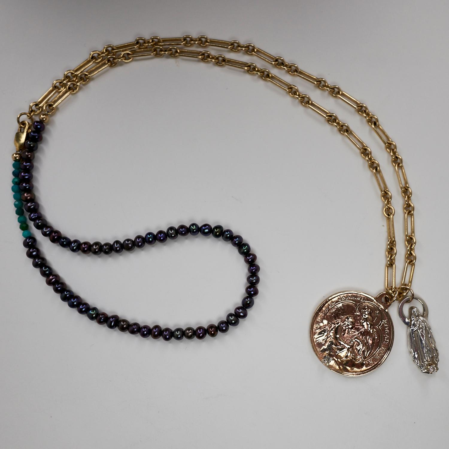 Chaîne collier en médaille épaisse en diamants blancs et perles noires avec pièce de monnaie de la Vierge Marie J Dauphin en vente 1