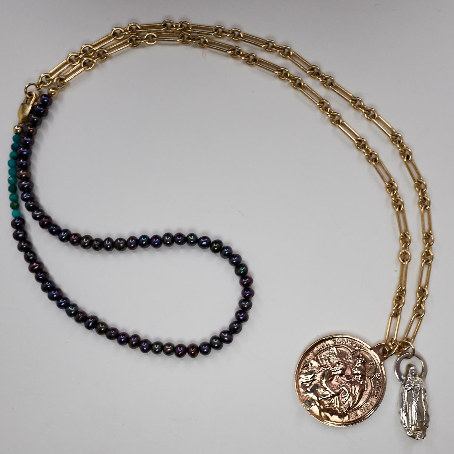 Chaîne collier en médaille épaisse en diamants blancs et perles noires avec pièce de monnaie de la Vierge Marie J Dauphin en vente 3