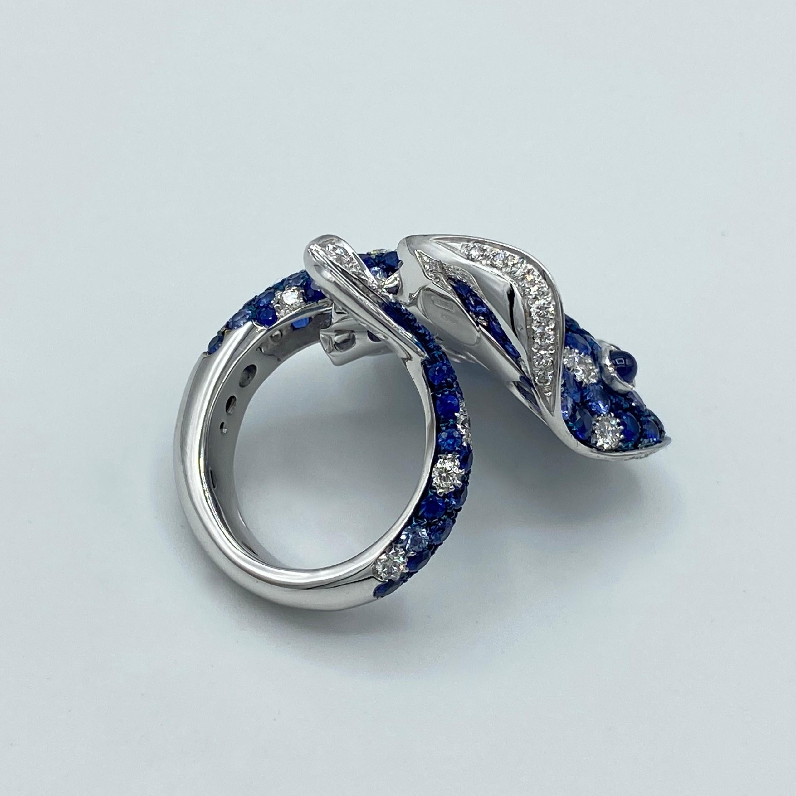 Bague Ray Fish en or 18 carats avec diamants blancs et saphirs bleus, fabrication italienne en vente 4