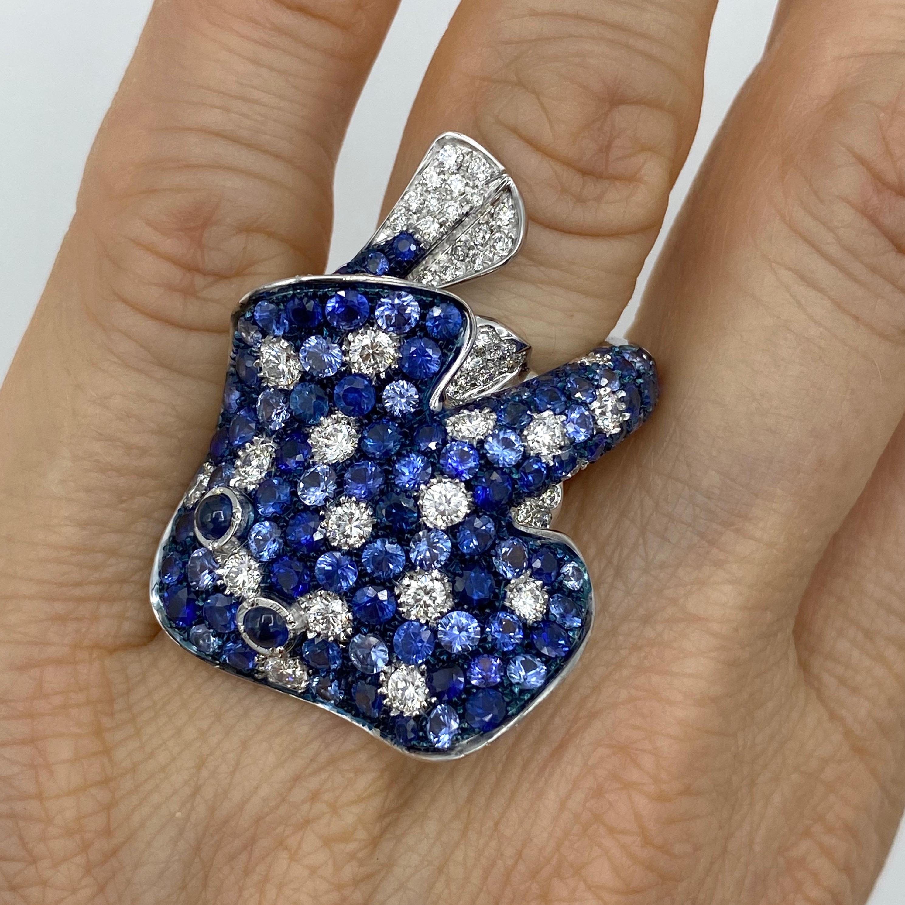 White Diamond Blue Sapphire 18 Karat Gold Fashion Ray Fish Made in Italy Ring For Sale 6