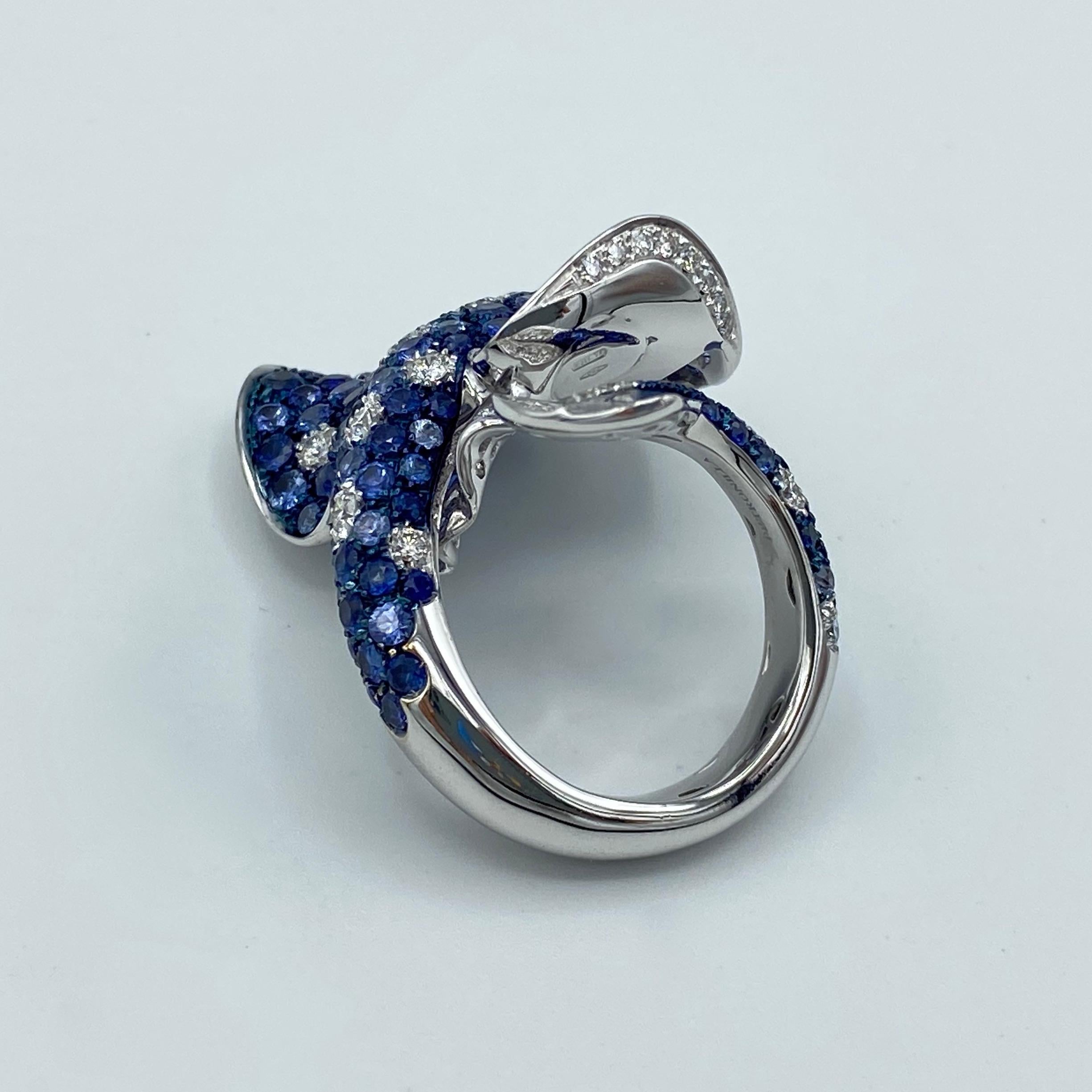 White Diamond Blue Sapphire 18 Karat Gold Fashion Ray Fish Made in Italy Ring For Sale 1