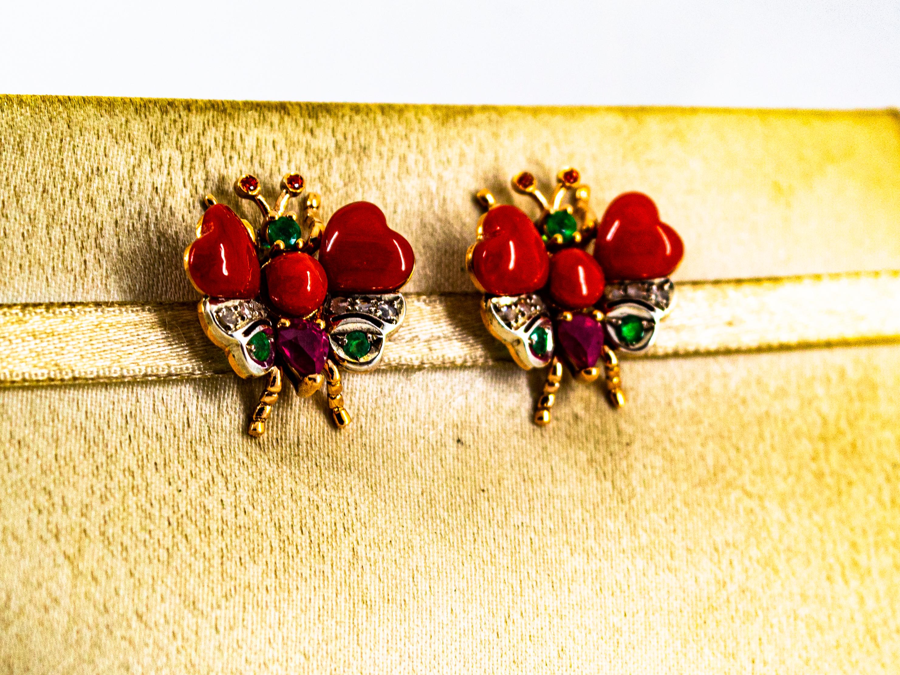 Art nouveau Clous d'oreilles en or jaune, diamant blanc, saphir bleu, rubis, émeraude, corail rouge en vente