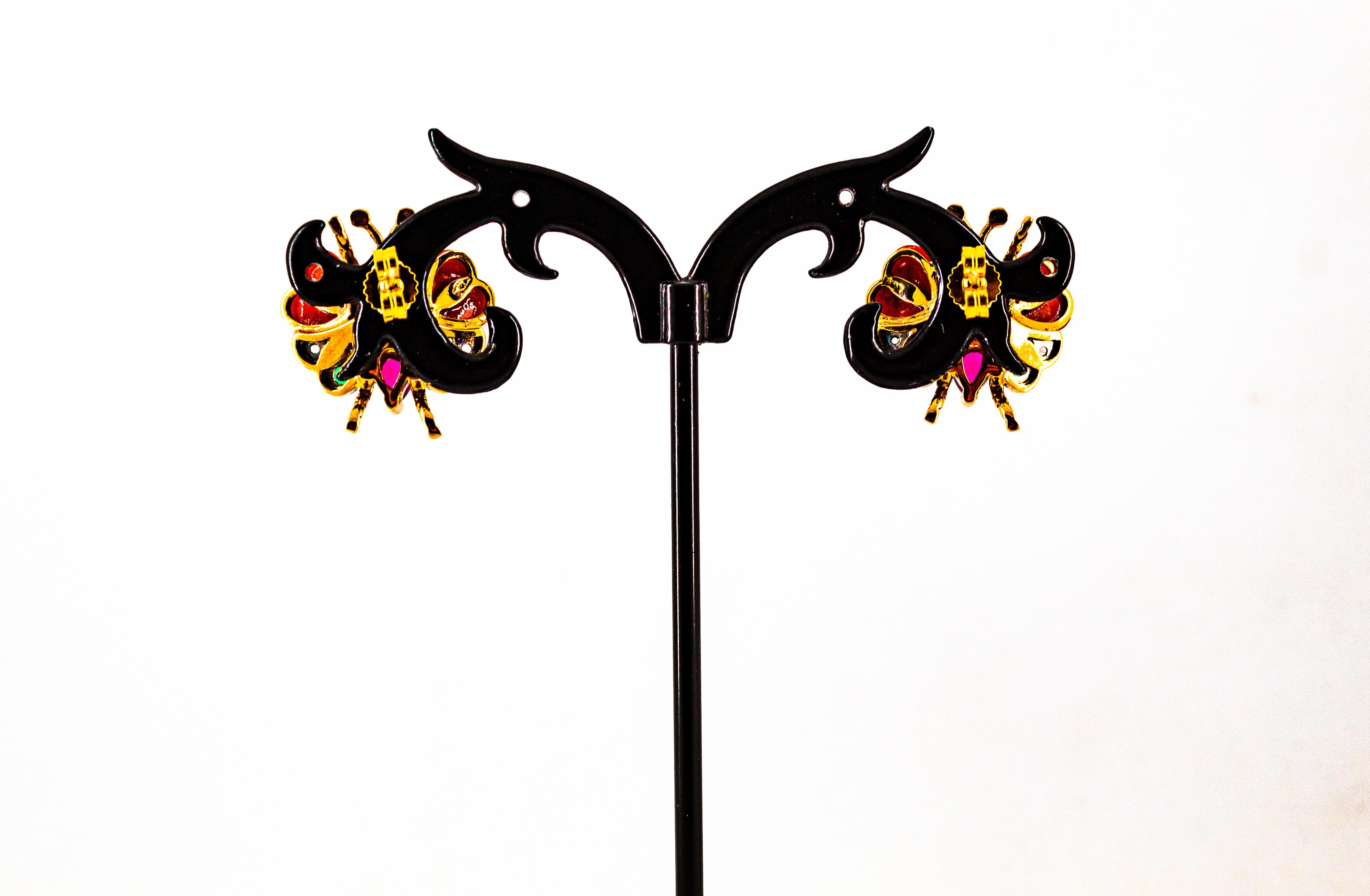 Clous d'oreilles en or jaune, diamant blanc, saphir bleu, rubis, émeraude, corail rouge en vente 1