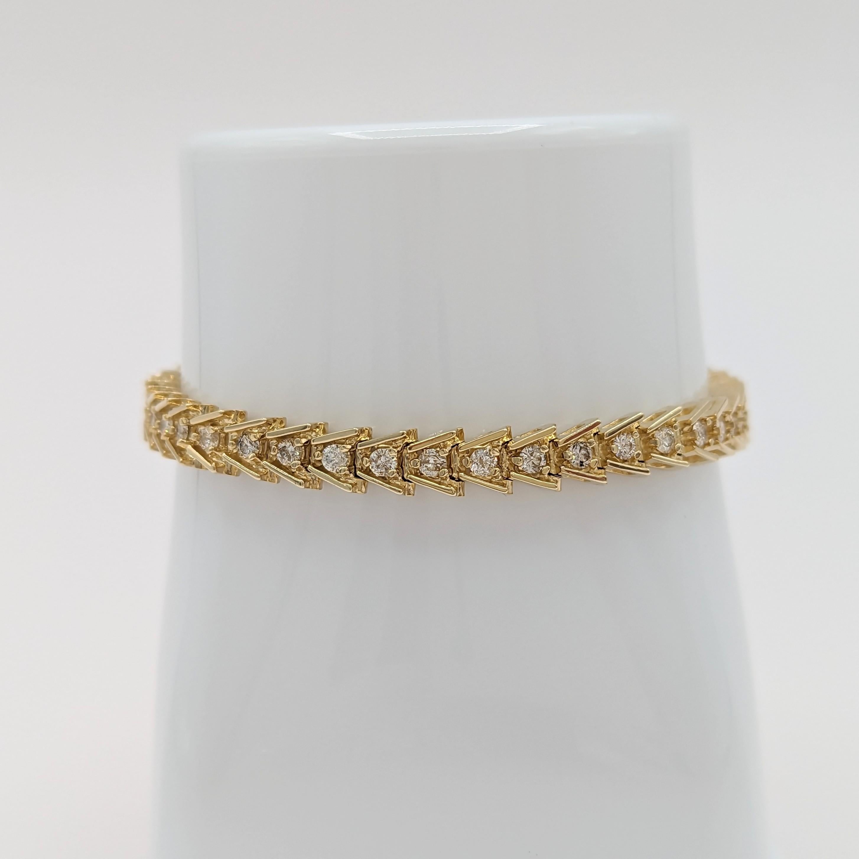 White Diamond Bracelet in 14K Yellow Gold In New Condition For Sale In Los Angeles, CA