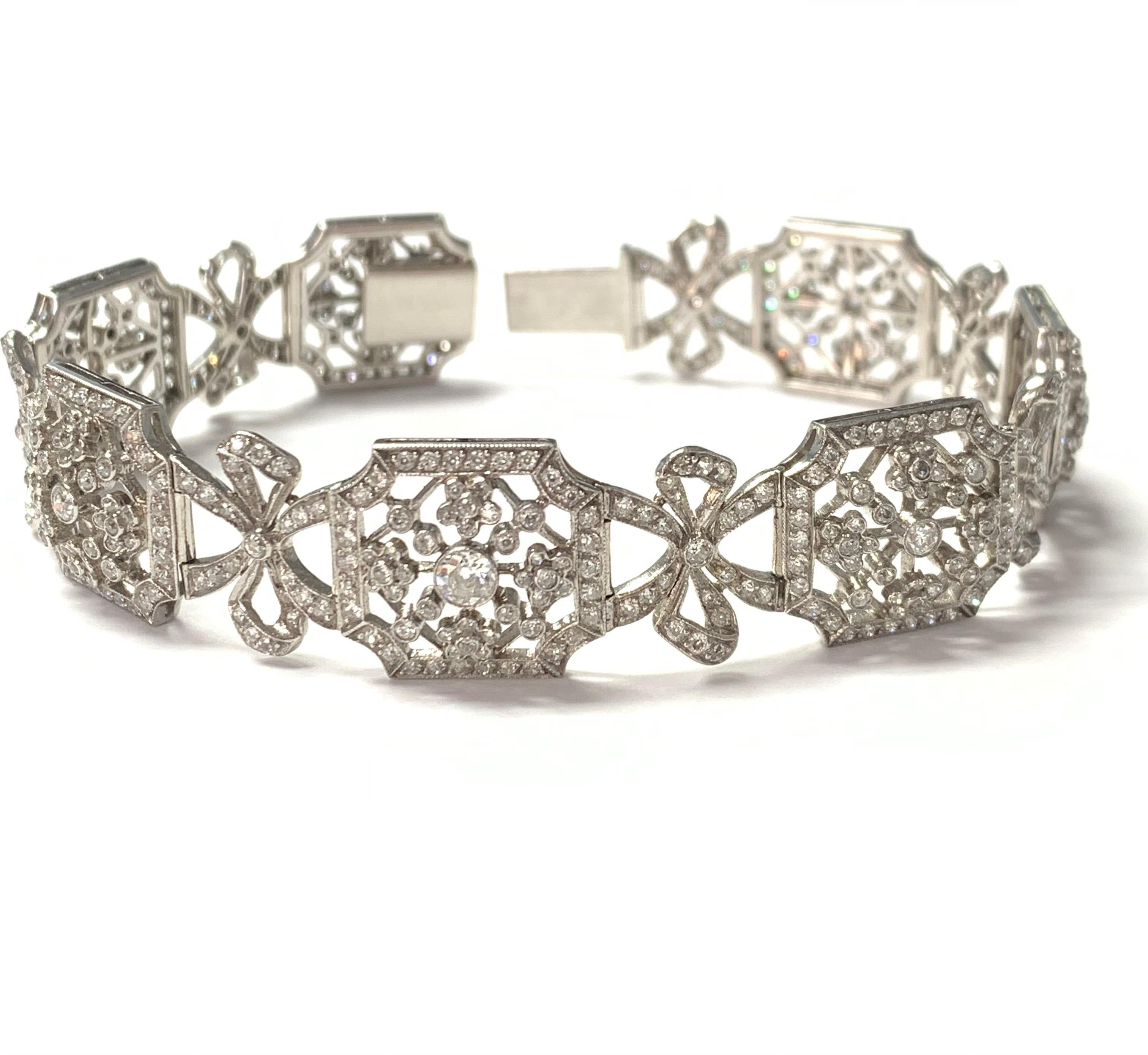 Contemporary White Diamond Bracelet in Platinum For Sale