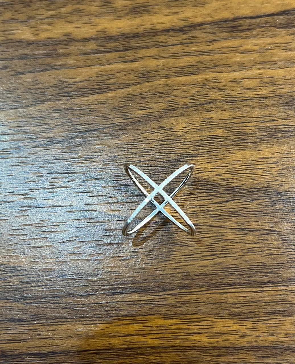 White Diamond Brilliant Criss Cross X Statement 14 Karat White Gold Fashion Ring In New Condition For Sale In Oakton, VA