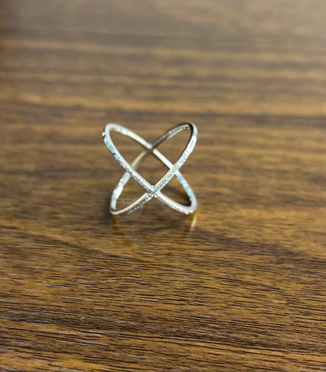 Women's White Diamond Brilliant Criss Cross X Statement 14 Karat White Gold Fashion Ring For Sale