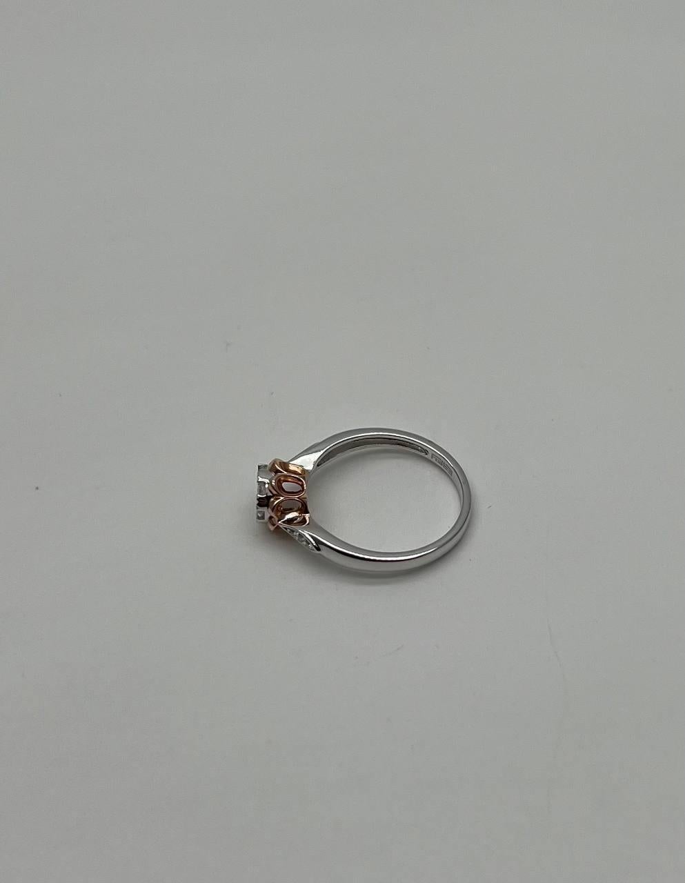 Women's White Diamond Brilliant Floral Flower 14K Rose White Gold Statement Dainty Ring For Sale