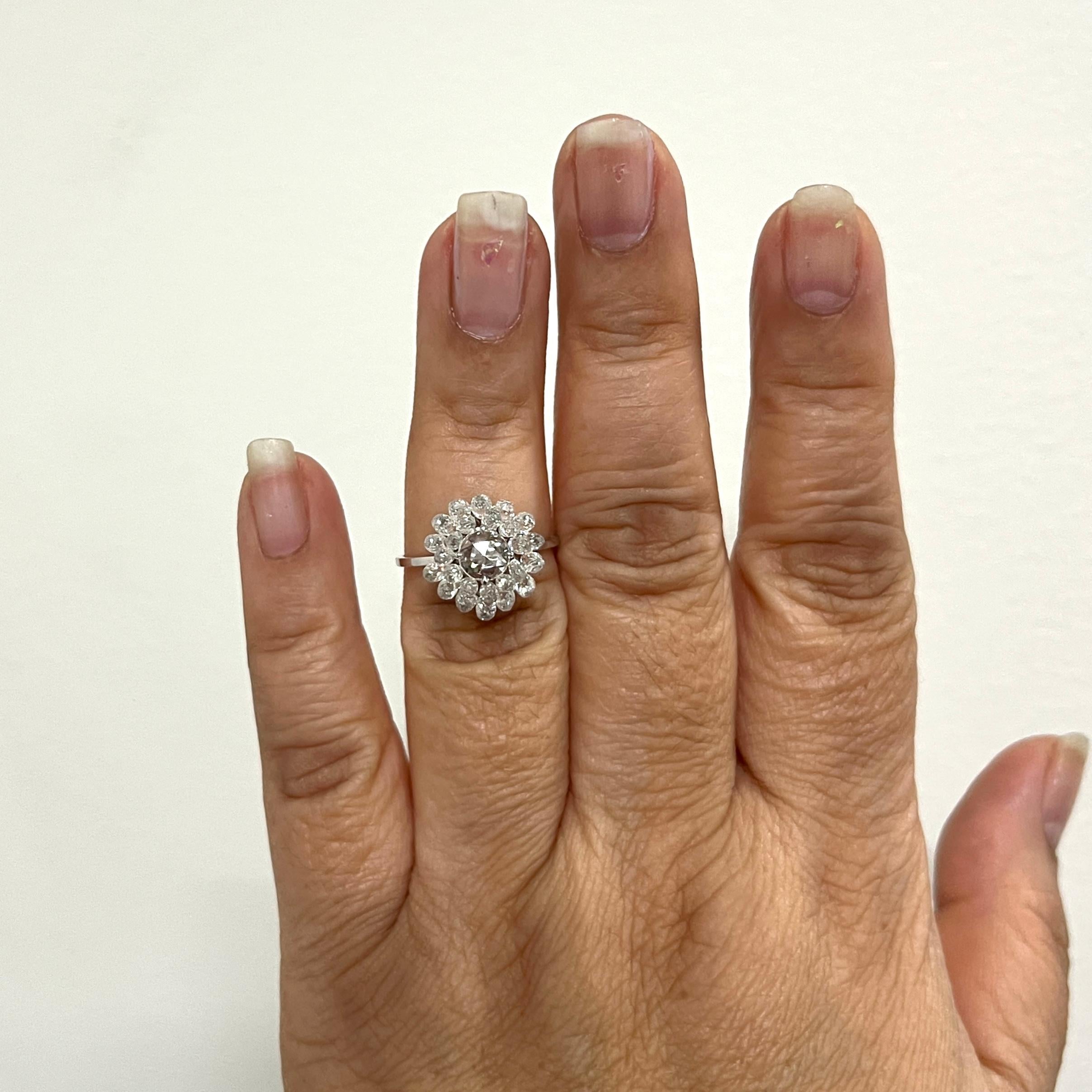 Schöne 4,22 ct. gute Qualität, weiße und strahlend weiße Diamantbrioletten und Diamant im Rosenschliff.  Handgefertigt aus 18 Karat Weißgold.  Ring Größe 7,5.