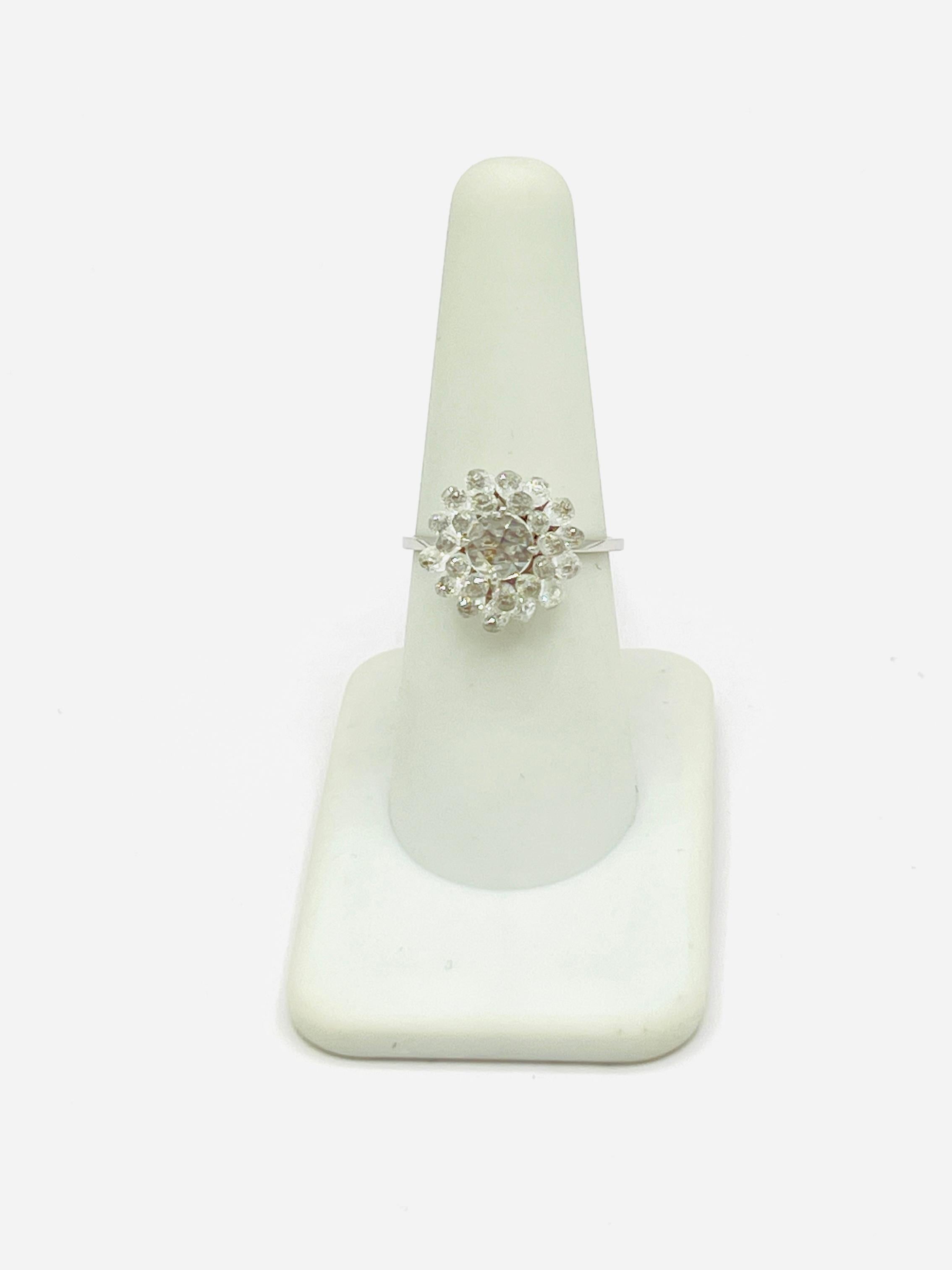 Blumen-Cluster-Ring aus 18 Karat Weißgold mit weißem Diamanten im Briolette- und Rosenschliff für Damen oder Herren im Angebot