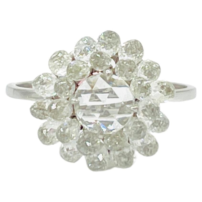 Anello con diamanti bianchi a brioletta e fiori taglio rosa in oro bianco 18 carati