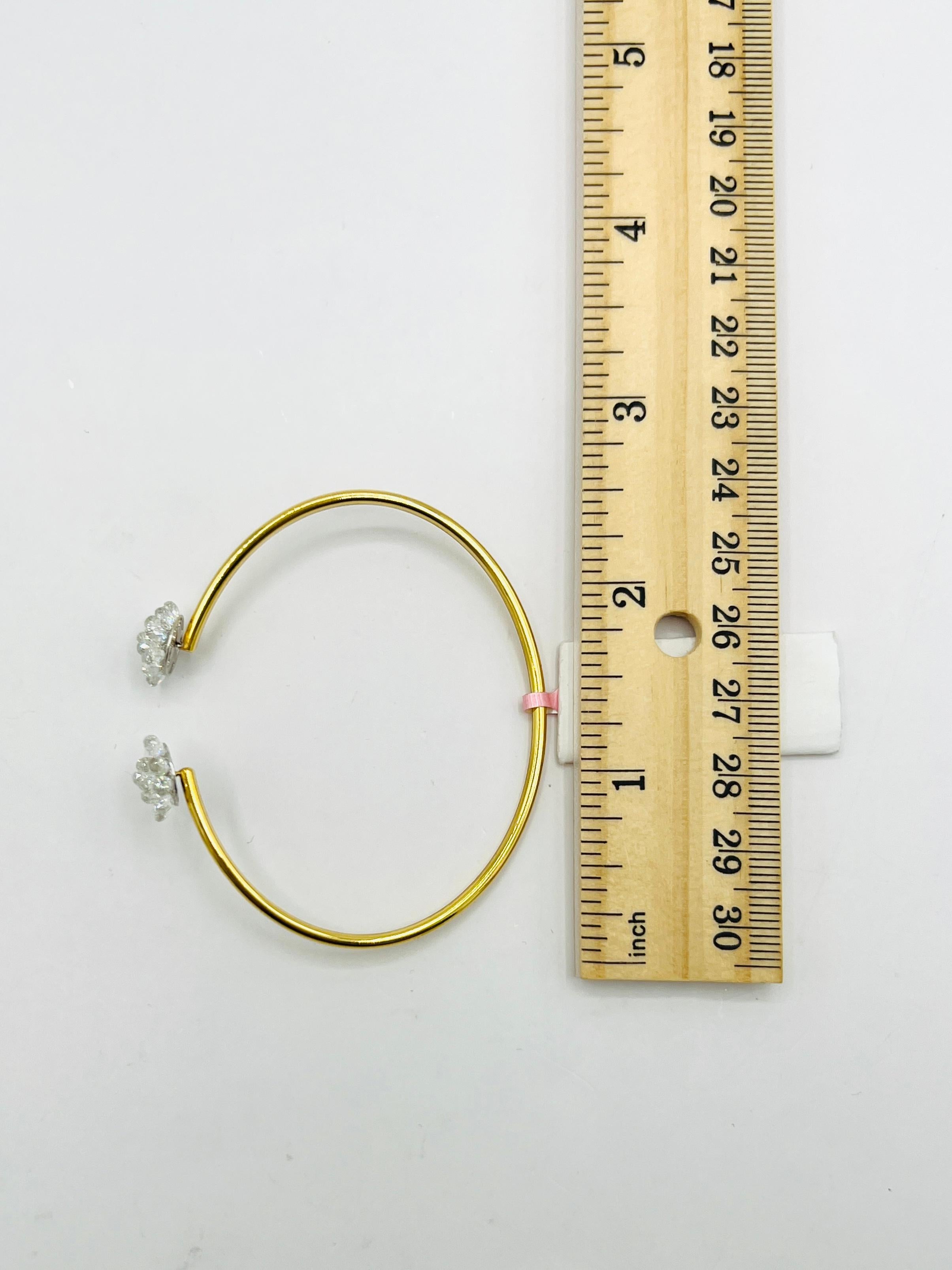 Bracelet ouvert en or jaune 18 carats avec briolette de diamants blancs en vente 5