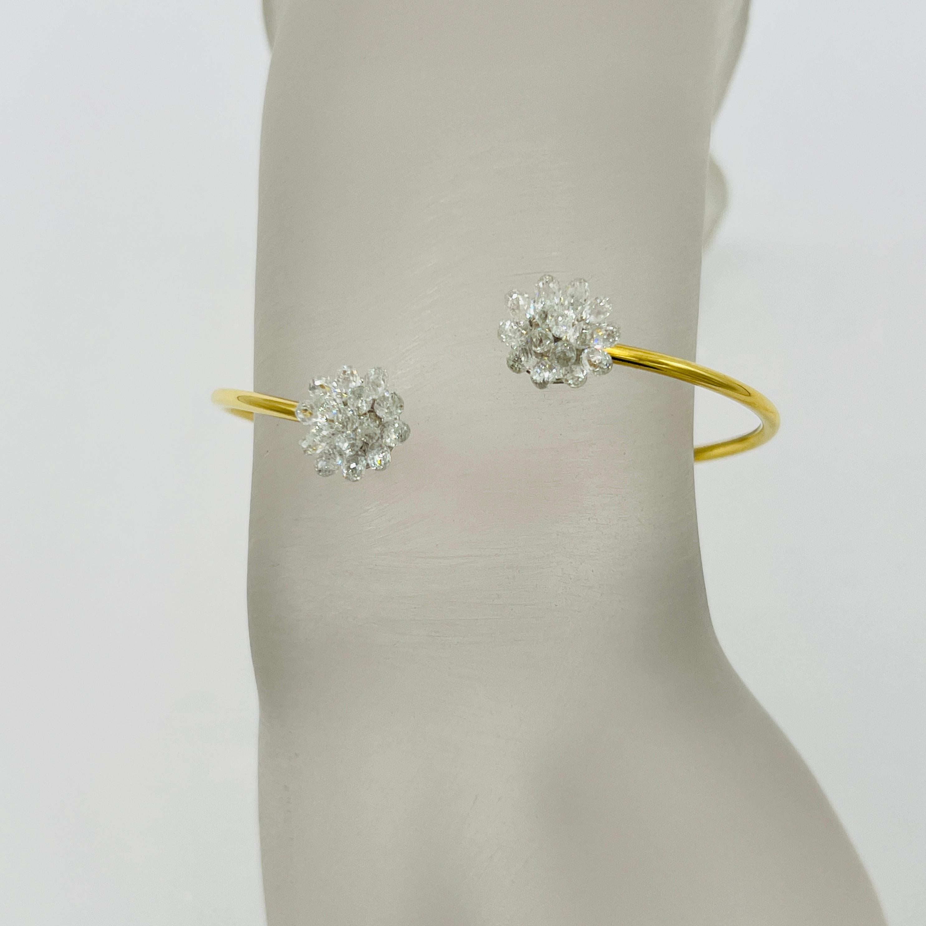 Bracelet ouvert en or jaune 18 carats avec briolette de diamants blancs Neuf - En vente à Los Angeles, CA