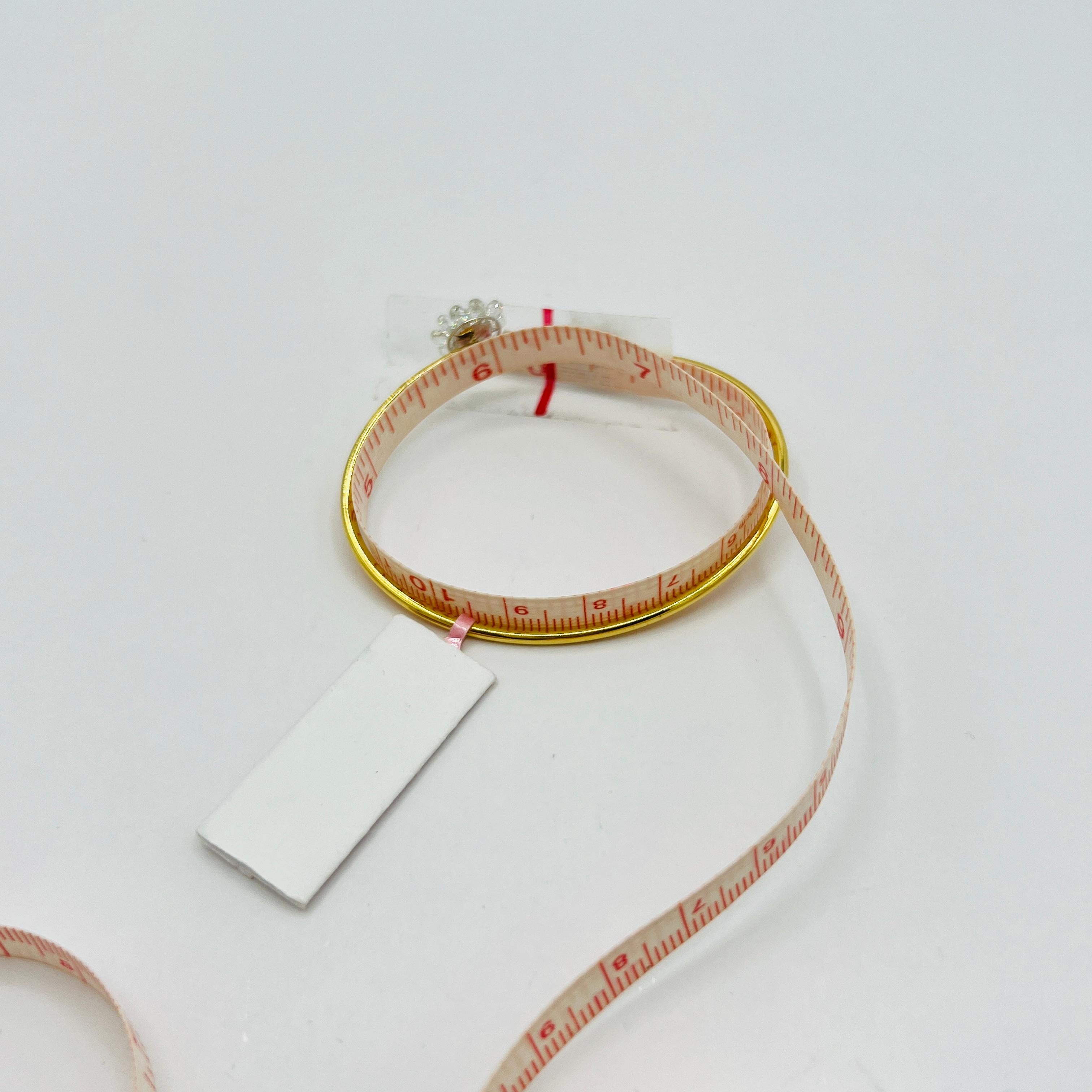 Bracelet ouvert en or jaune 18 carats avec briolette de diamants blancs en vente 4