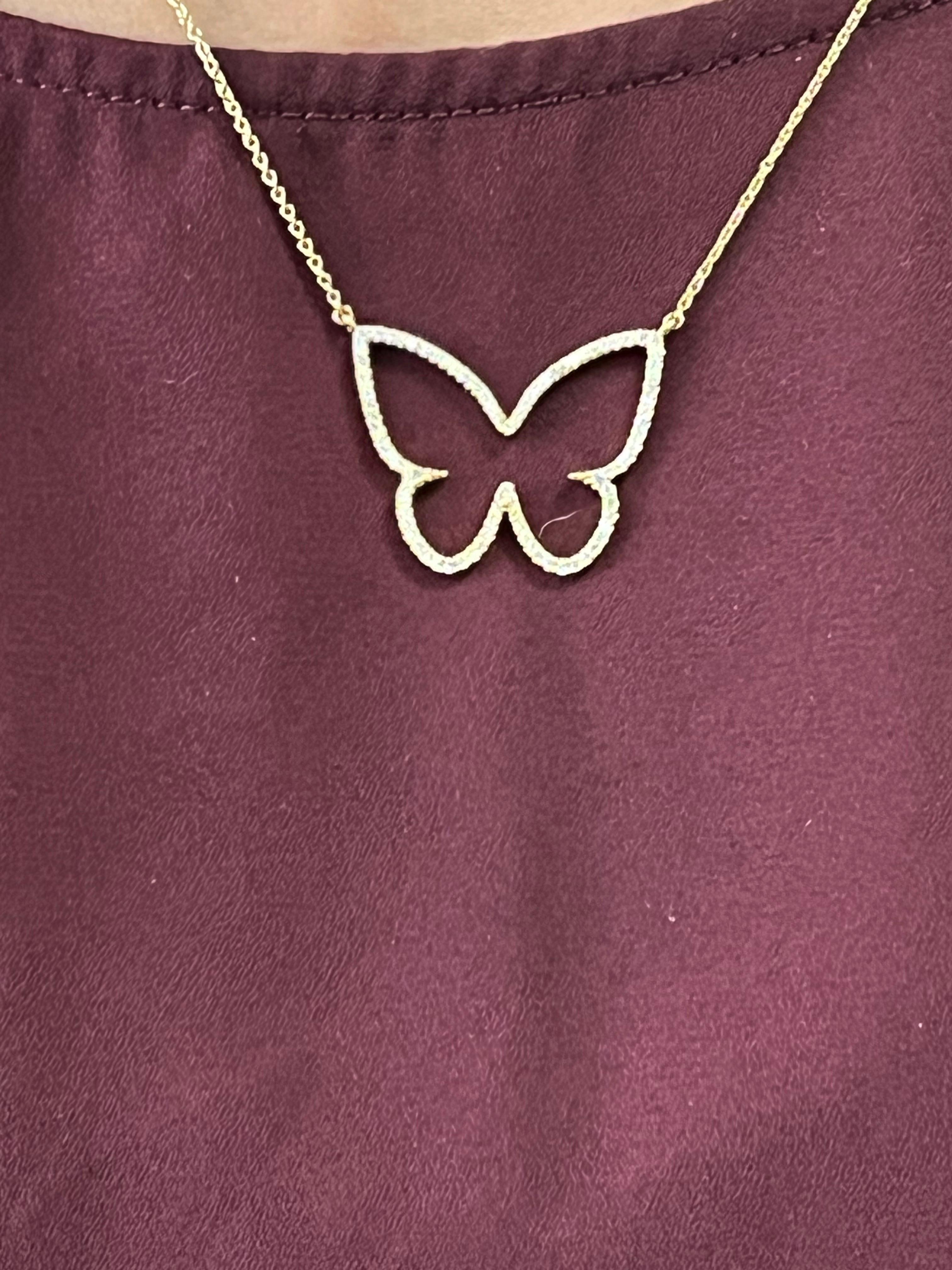 Round Cut White Diamond Butterfly Pendant Necklace in 18k Yellow Gold For Sale