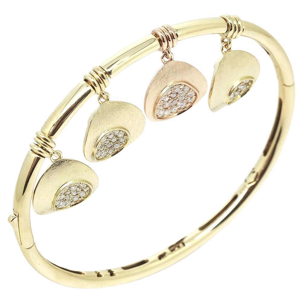 Bracelet à breloques et diamants blancs  (taille L :  Circonférence 20,5 cm ) en vente