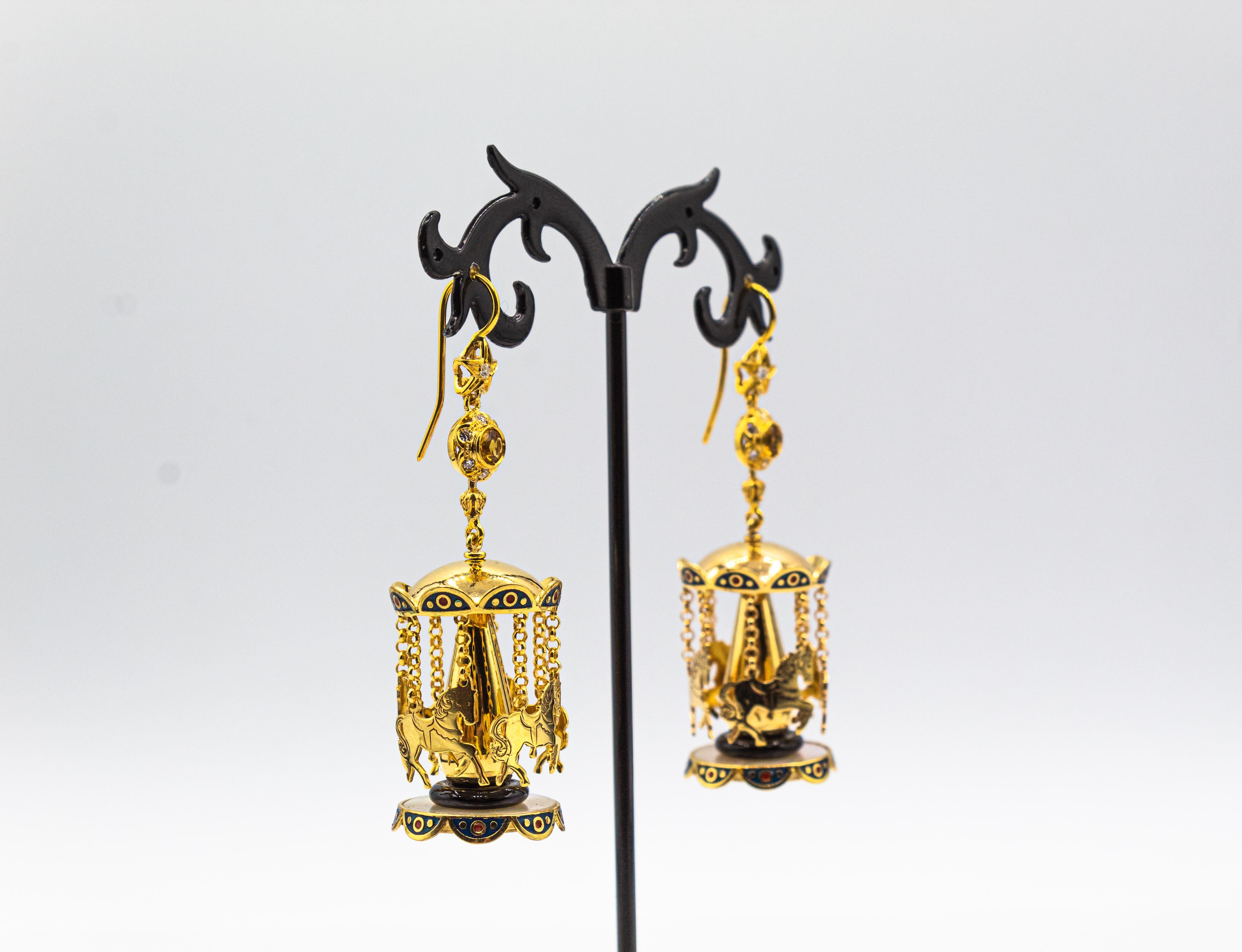 Gelbgold-Ohrstecker „Carousel“ mit weißem Diamant, Citrin, Onyx, Perle und Emaille (Art nouveau) im Angebot
