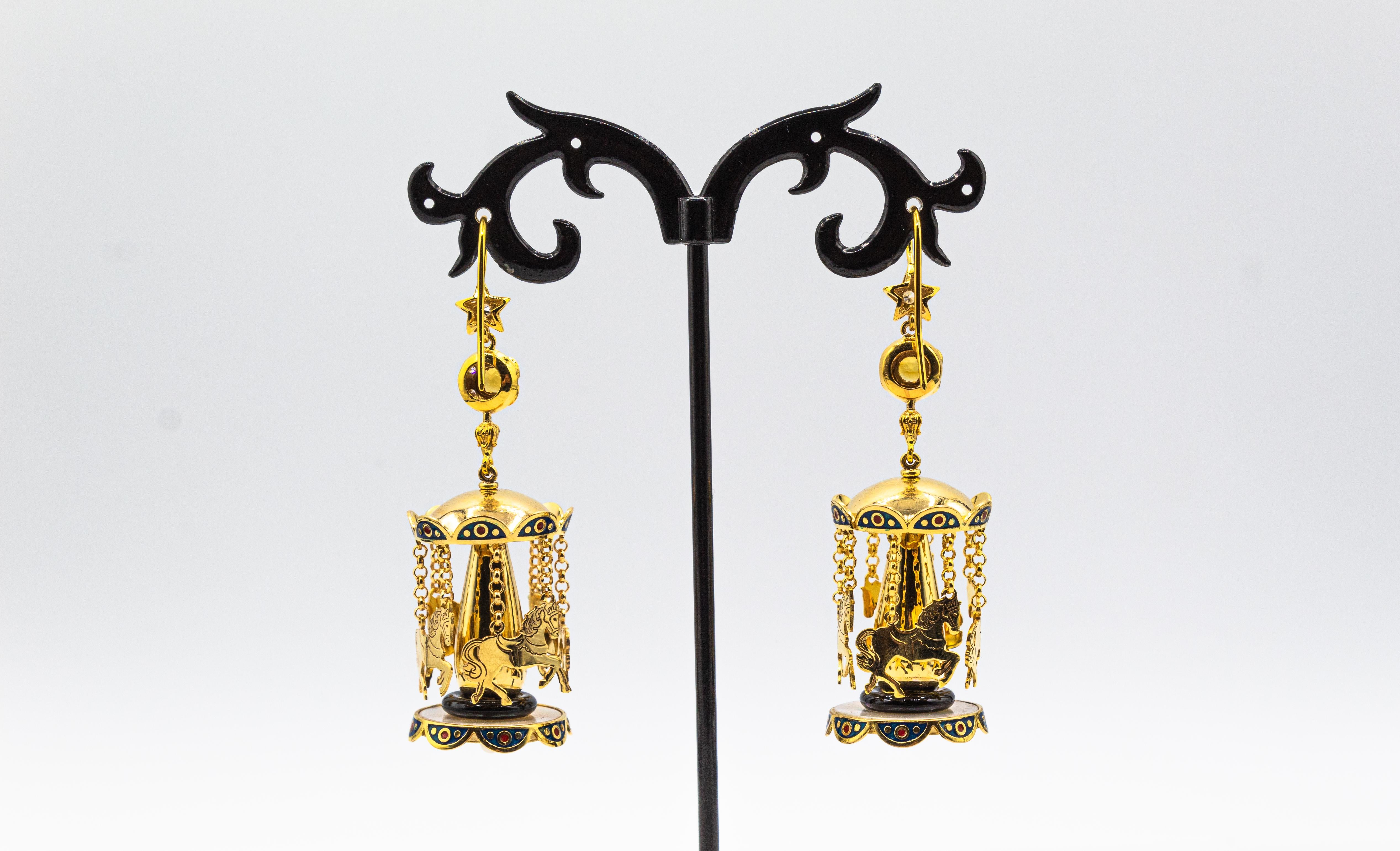 Gelbgold-Ohrstecker „Carousel“ mit weißem Diamant, Citrin, Onyx, Perle und Emaille (Brillantschliff) im Angebot