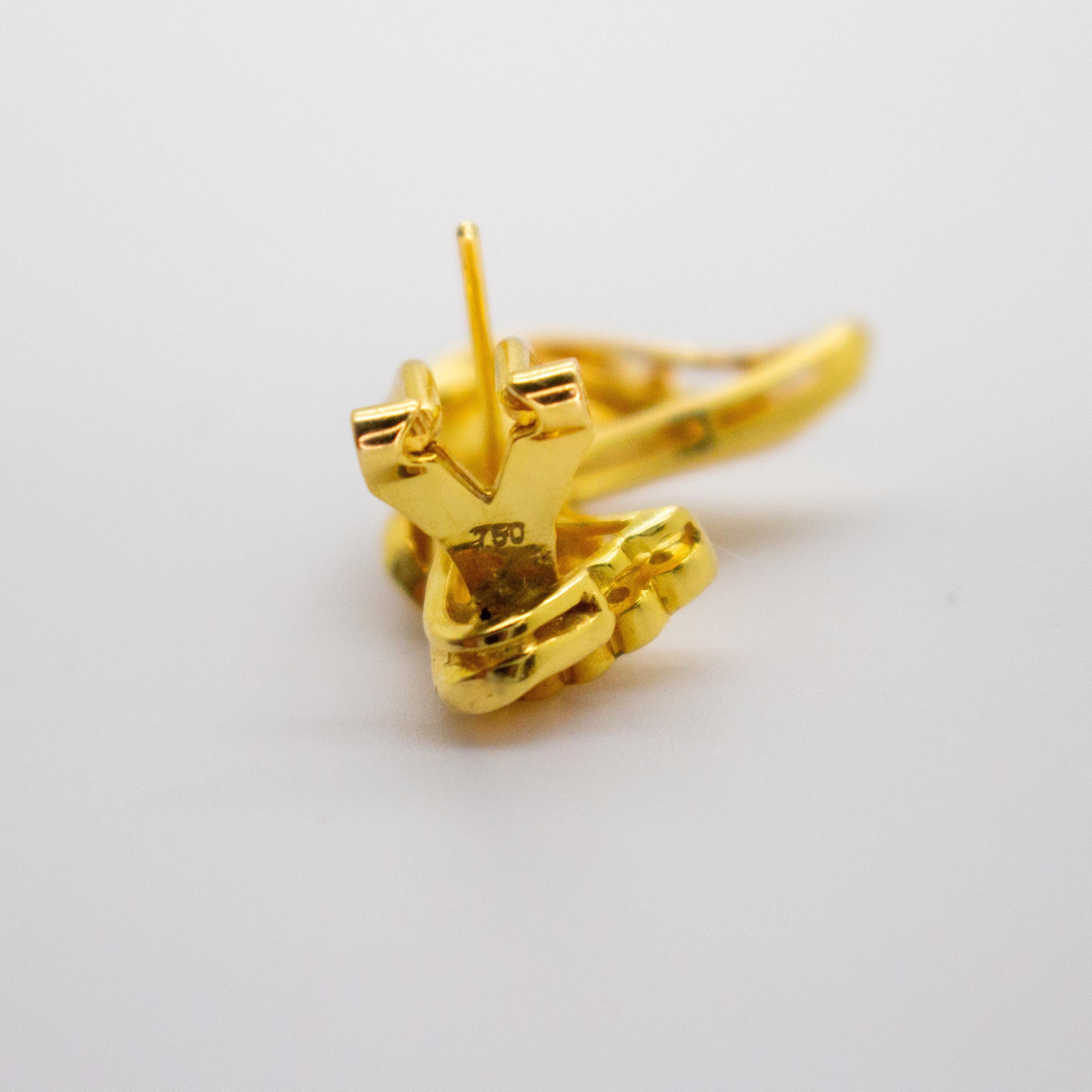Ohrclips aus 18 Karat Gelbgold mit weißen Diamanten (Zeitgenössisch) im Angebot