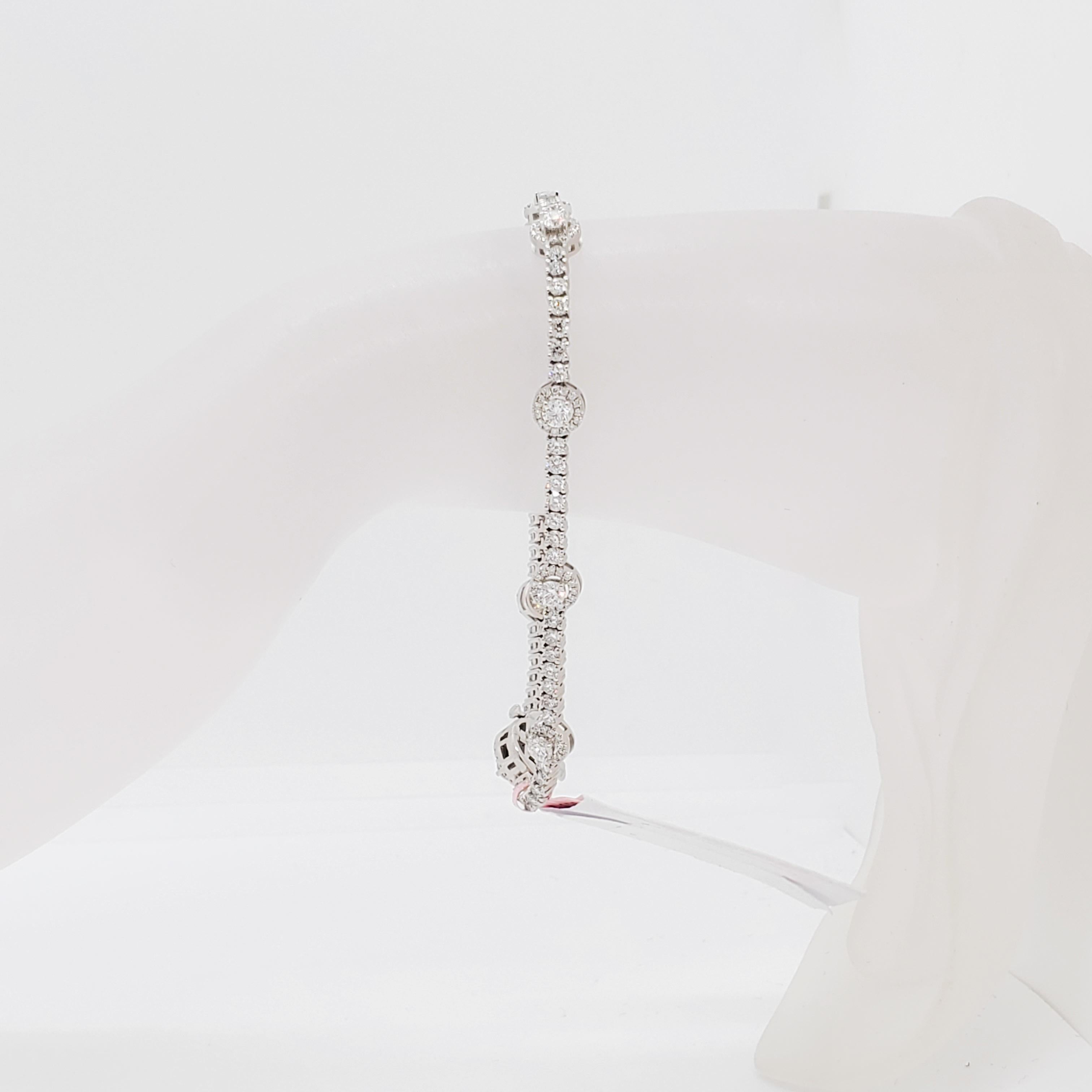 Taille ronde Bracelet à maillons grappe de diamants blancs en or blanc 14 carats en vente