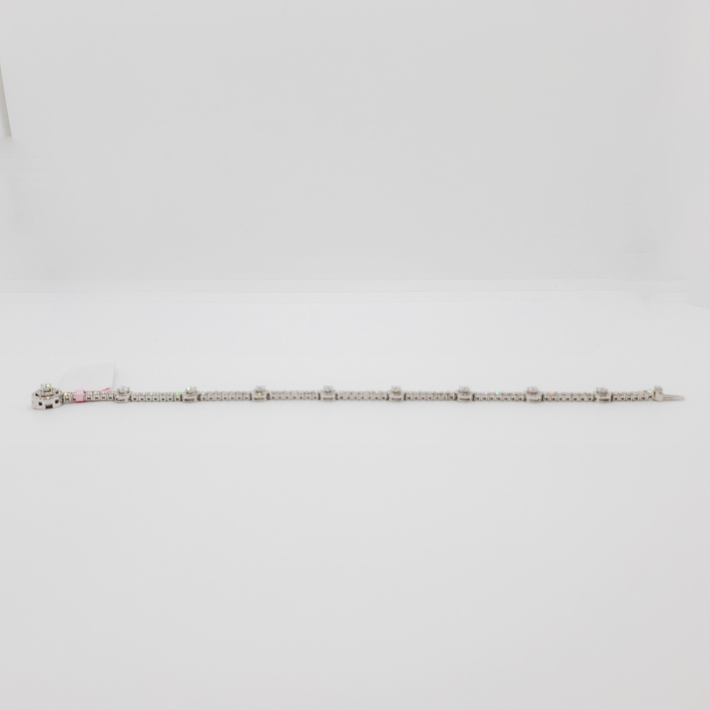 Bracelet à maillons grappe de diamants blancs en or blanc 14 carats en vente 2