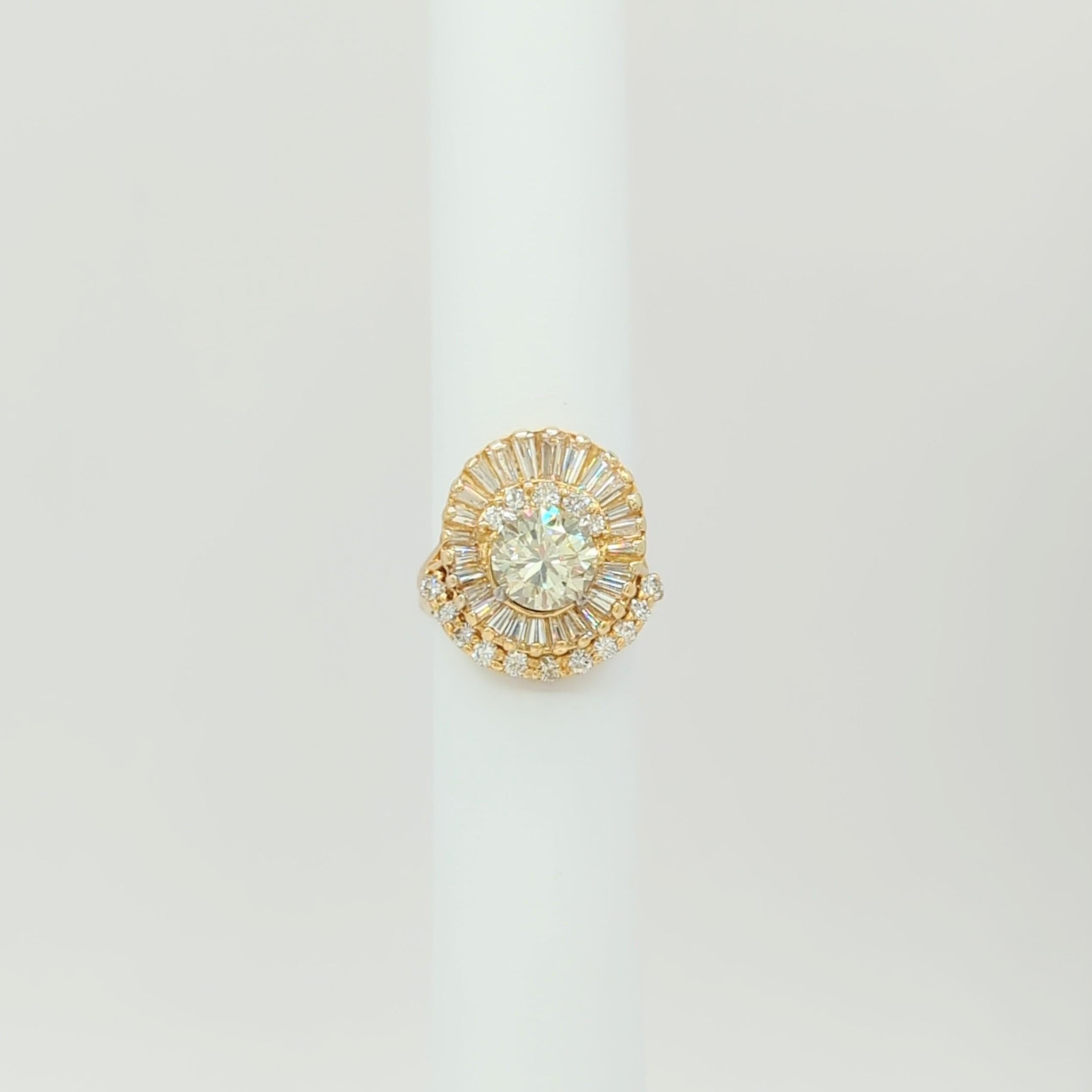 White Diamond Cluster Ring in 18K Yellow Gold For Sale 2