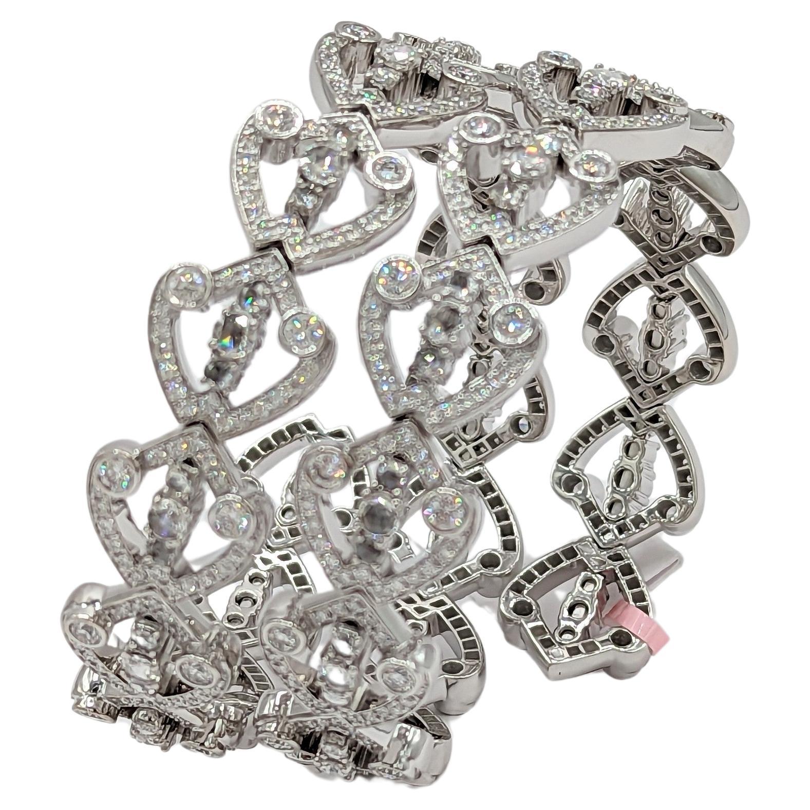 Manchette coil en or blanc 18 carats et diamants blancs