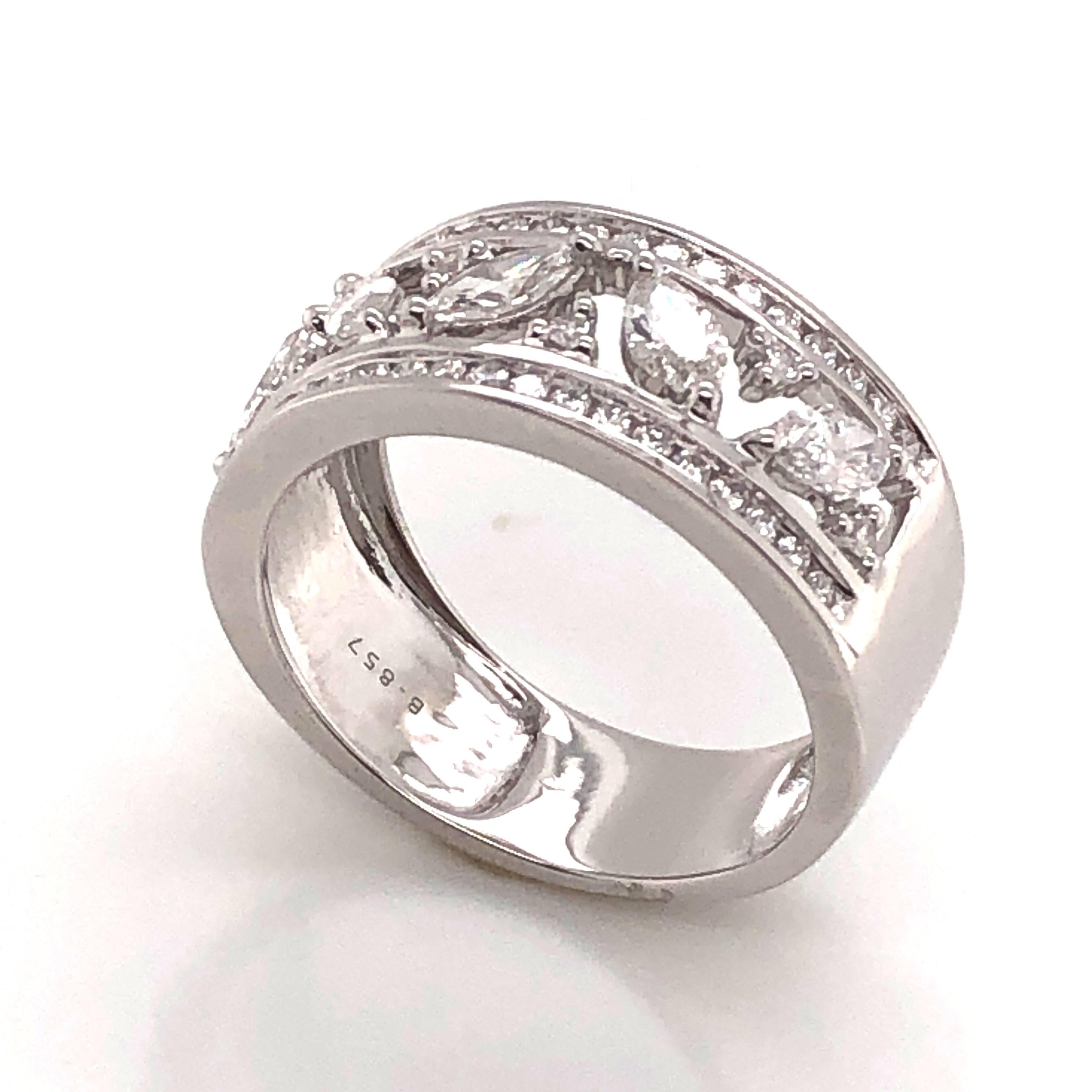 Contemporary White Diamond Color G Round Cut and Oval Cut on White Gold 18 Karat