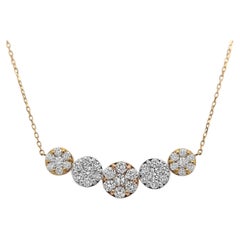 Colgante de diamante blanco en forma de media luna en oro de 18 quilates