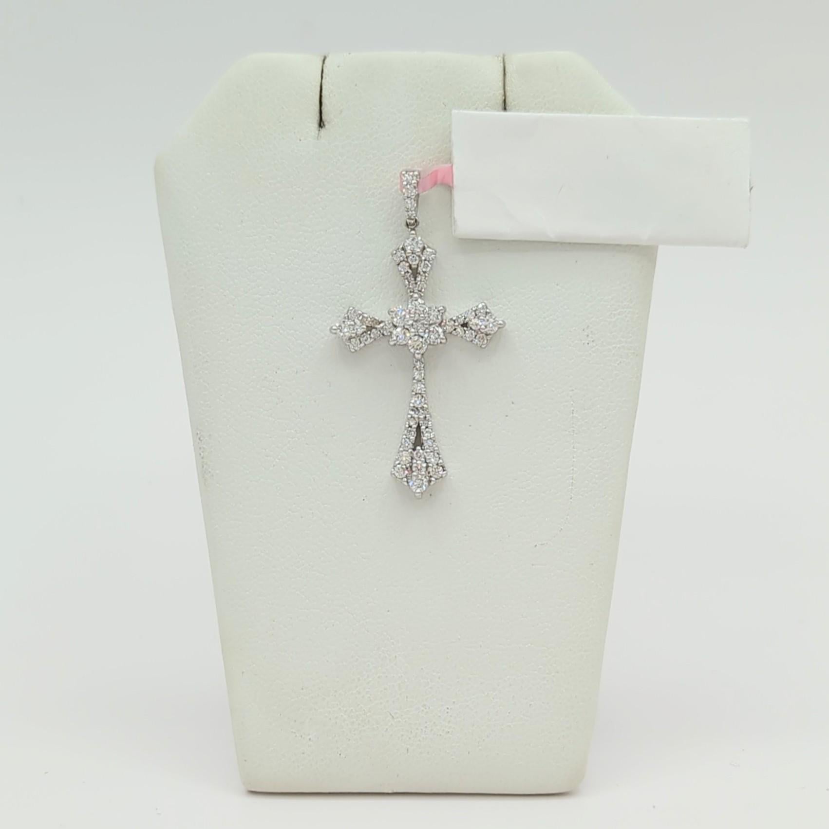 White Diamond Cross Pendant Necklace in 14K White Gold In New Condition For Sale In Los Angeles, CA