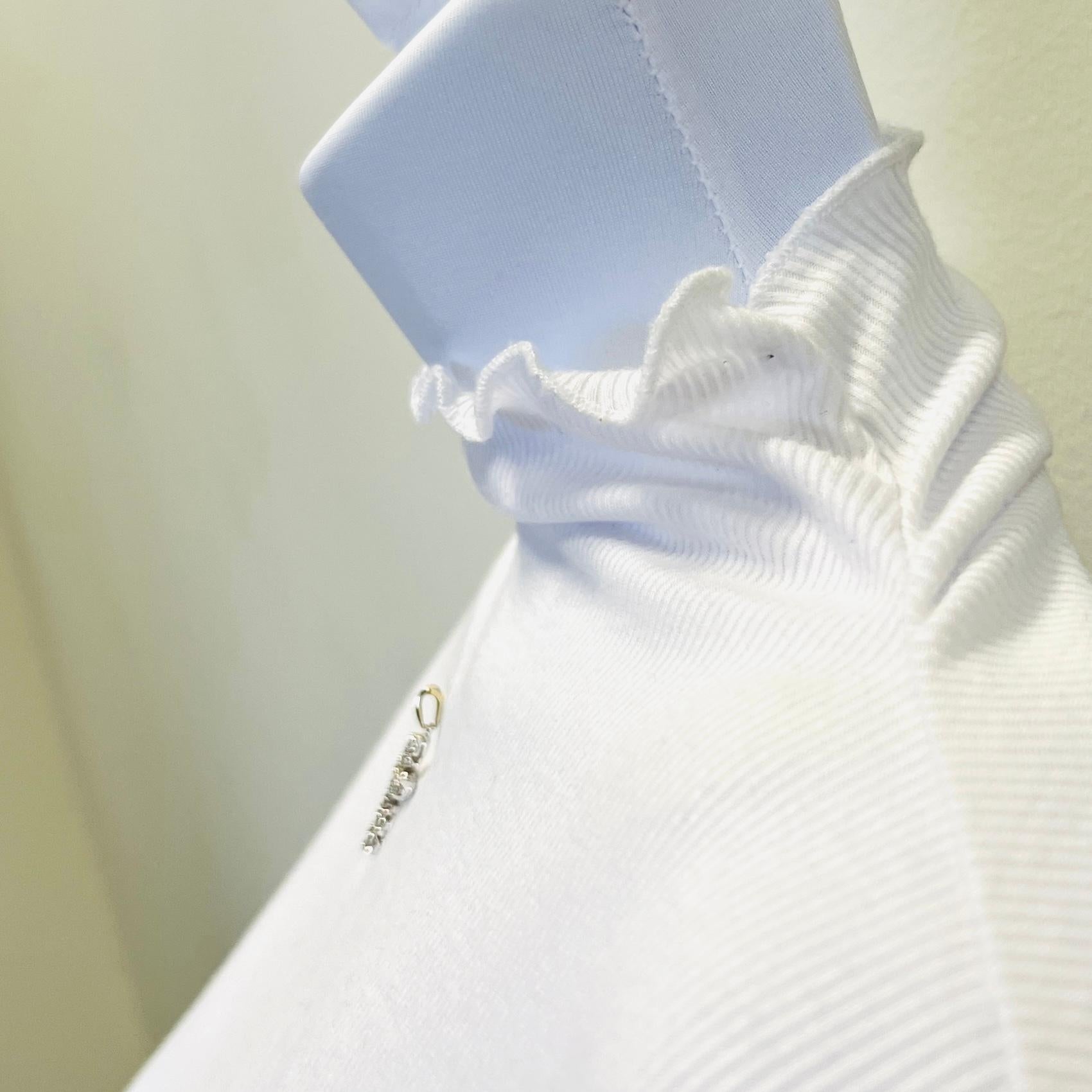 Ciondolo a croce con diamante bianco in oro bicolore 14K In condizioni Nuovo in vendita a Los Angeles, CA