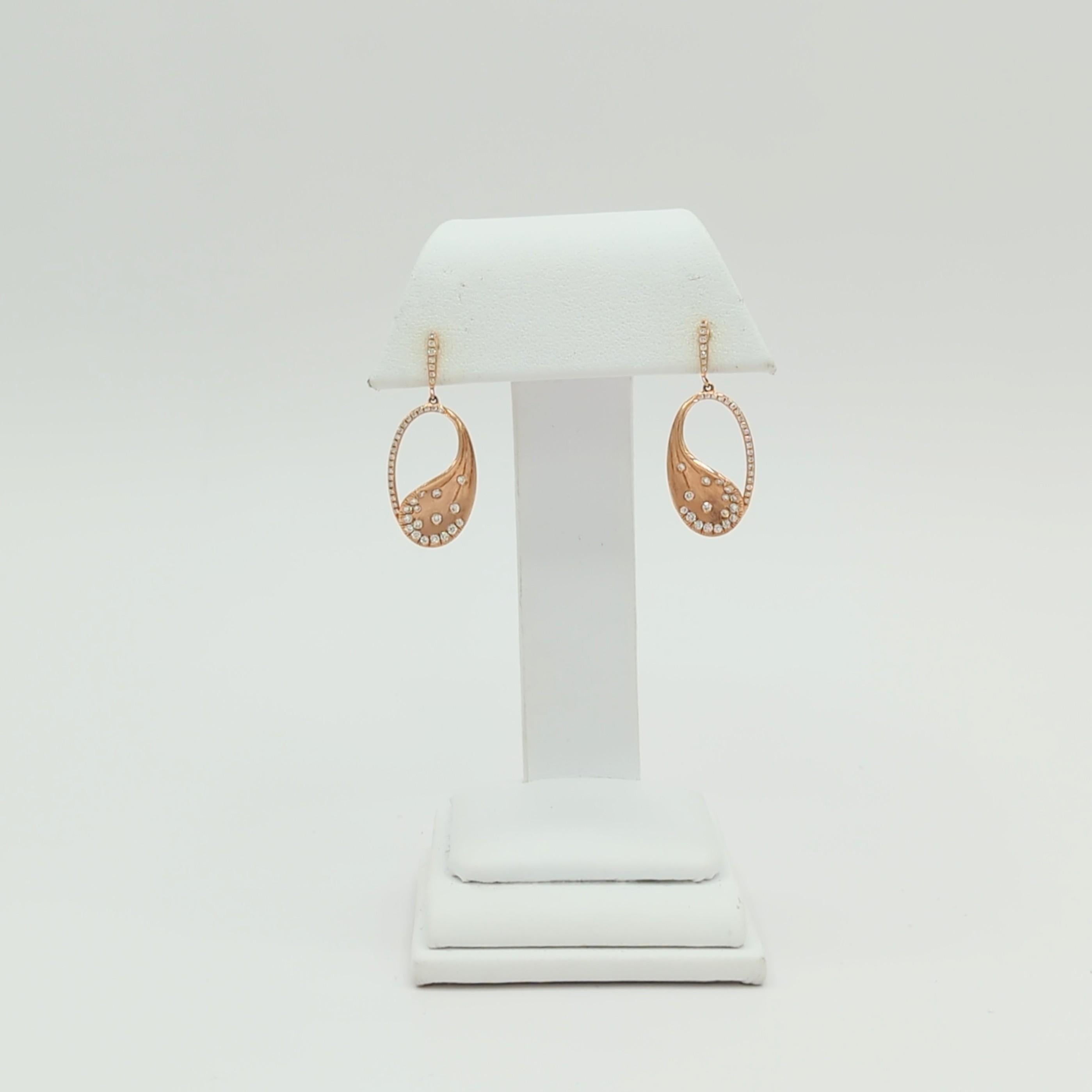 White Diamond Dangle Earrings in 14K Rose Gold In New Condition In Los Angeles, CA