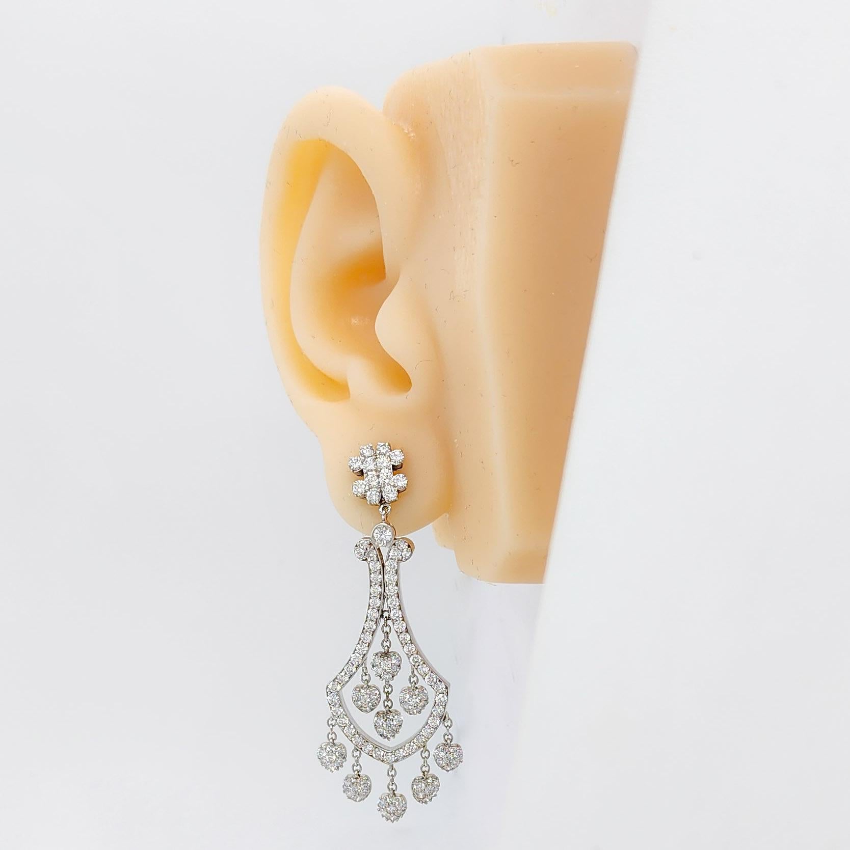 White Diamond Dangle Earrings in 18k White Gold In New Condition For Sale In Los Angeles, CA