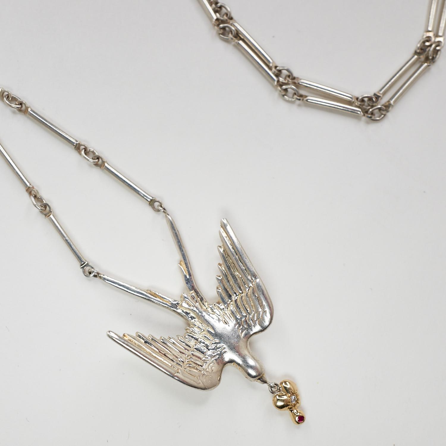 Taglio brillante Collana a catena con diamanti bianchi e colombe in vendita