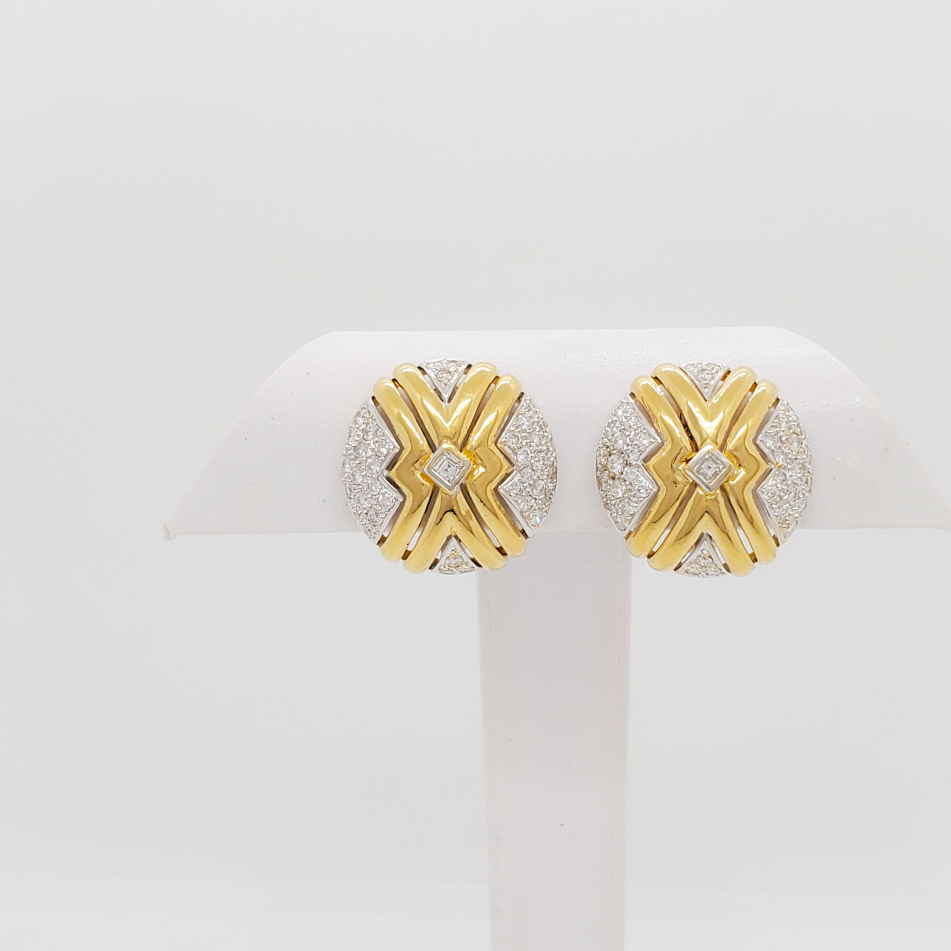 Wunderschöne Ohrringe mit runden und quadratischen weißen Diamanten von 1,50 Karat.  Handgefertigt aus 18 Karat Gelb- und Weißgold.